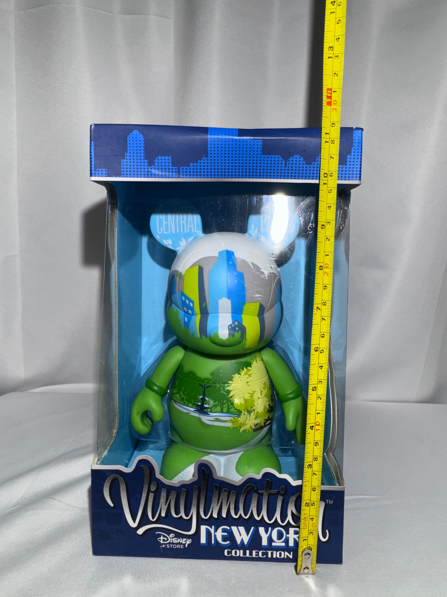 Disney Vinylmation New York City Central Park 9” Figure Oskar Mendez LE 1540