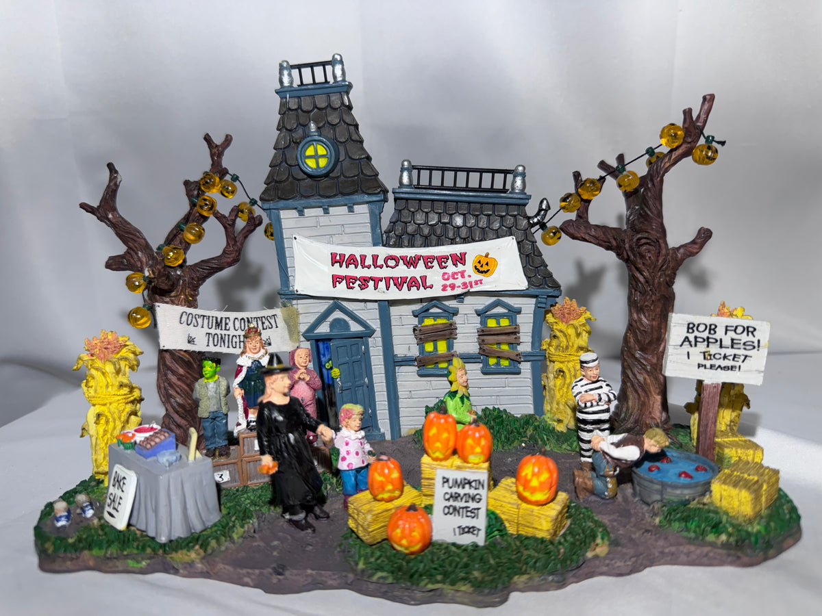 Lemax Spooky Town Halloween Festival #43422 — 2004 Retired Table Accent