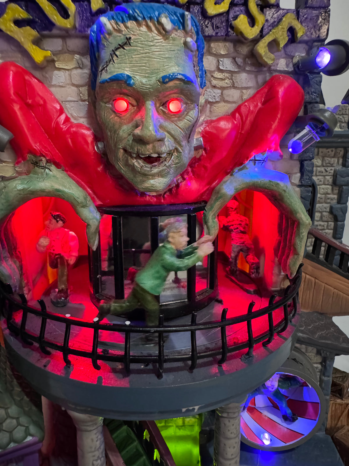 Lemax Spooky Town Funhouse #65344 – Retired 2006 – Halloween Village – AS-IS