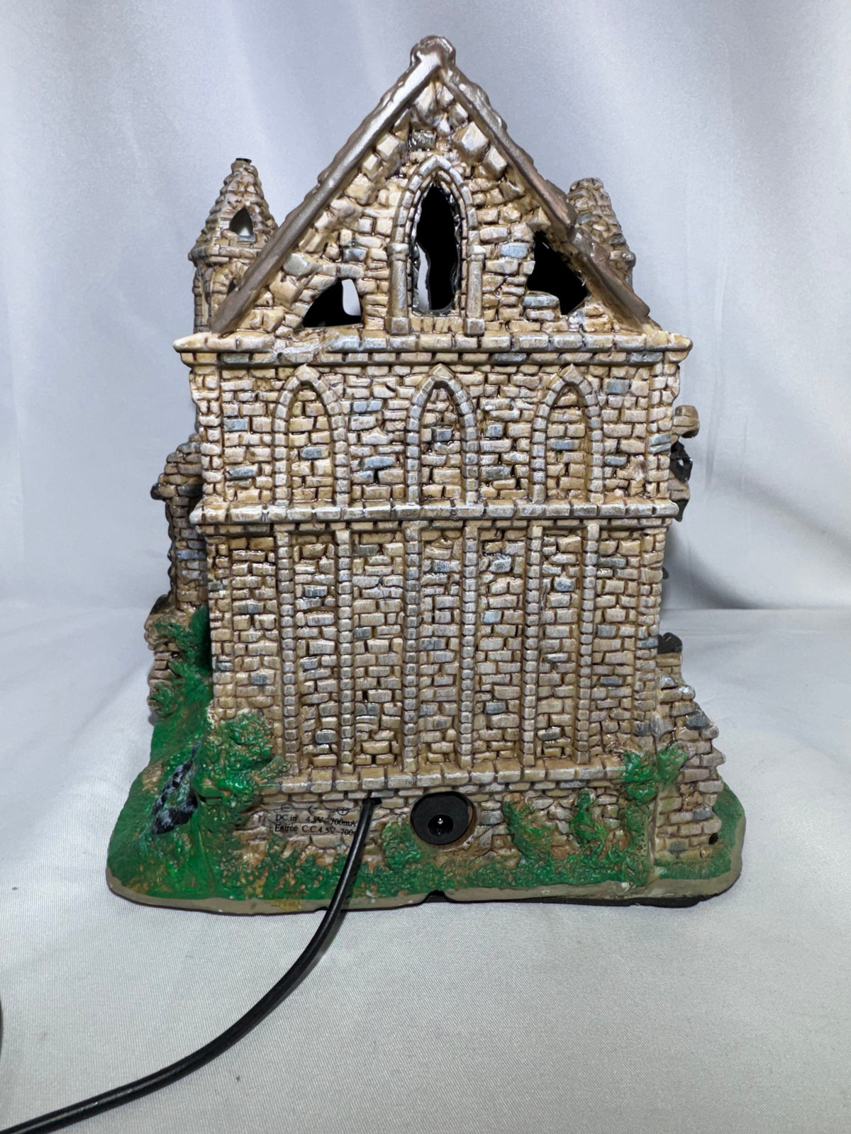 Lemax Spooky Town Gothic Ruins Lighted Building #65342 – 2006 – Retired