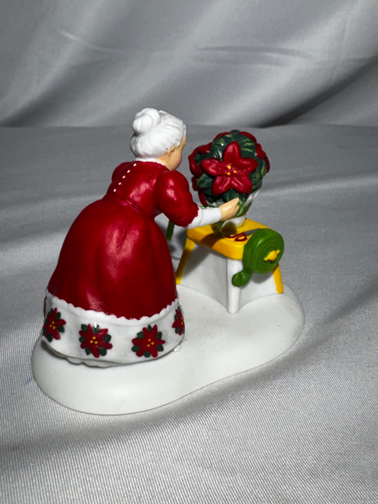 Department 56 Mrs. Claus’ Perfect Poinsettias #56.57212 North Pole Retired
