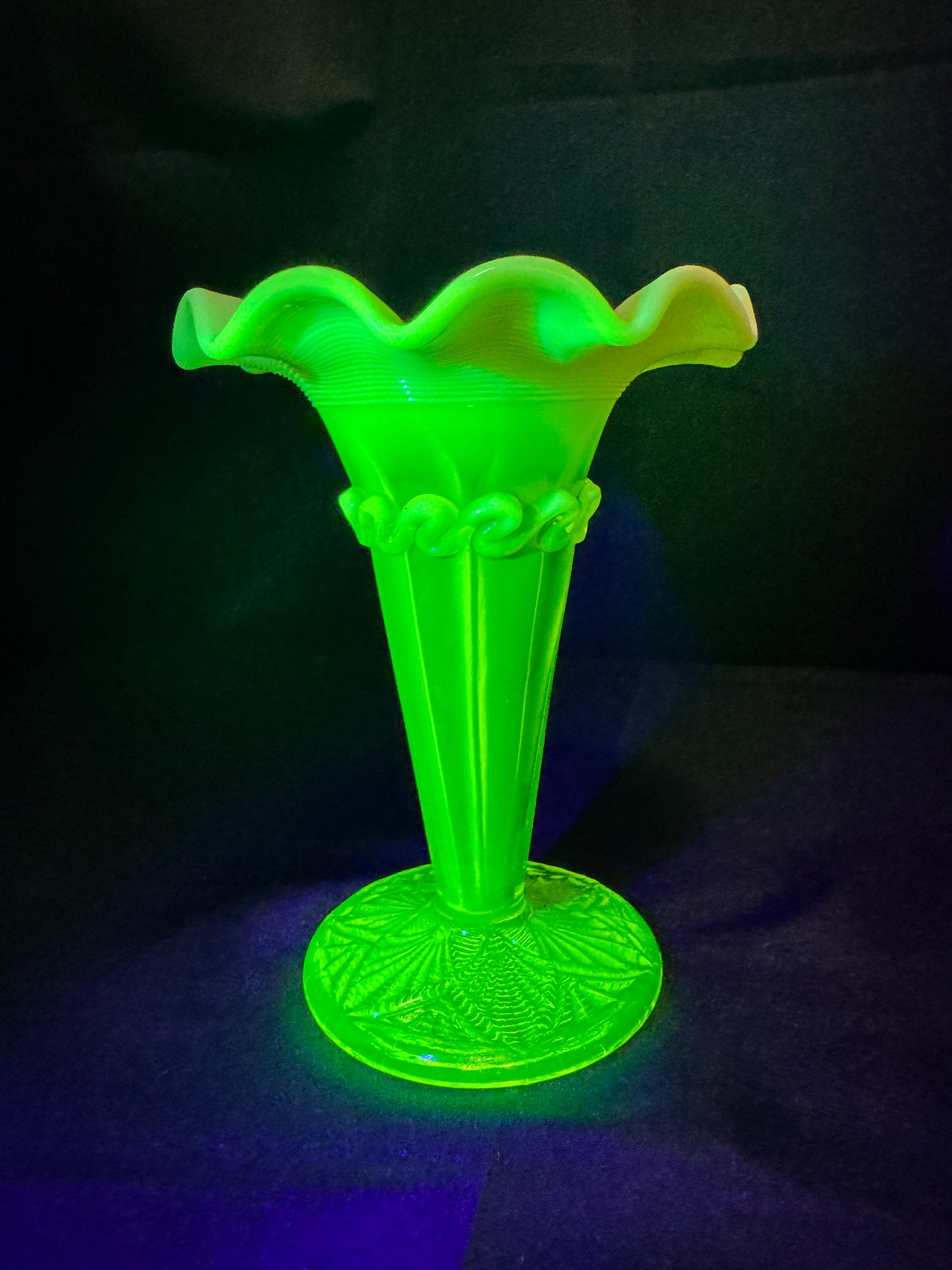 Vintage Davidson Pearline Primrose Uranium Glass Vase – Fluted & Ruffled
