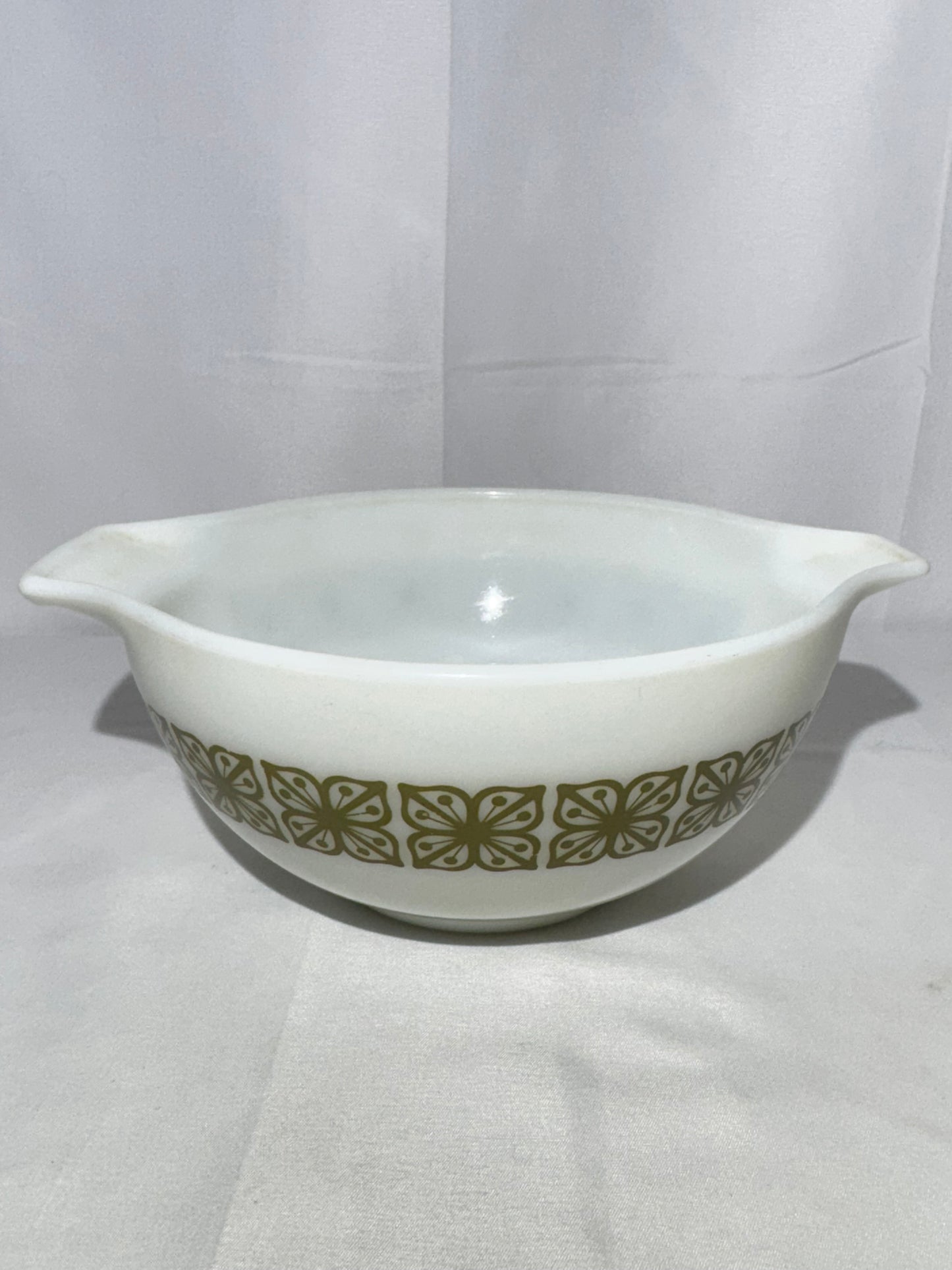 Vintage Pyrex 1.5 Qt Cinderella Bowl – Autumn Floral / Dutch Clover (Verde Square Flowers) – #442