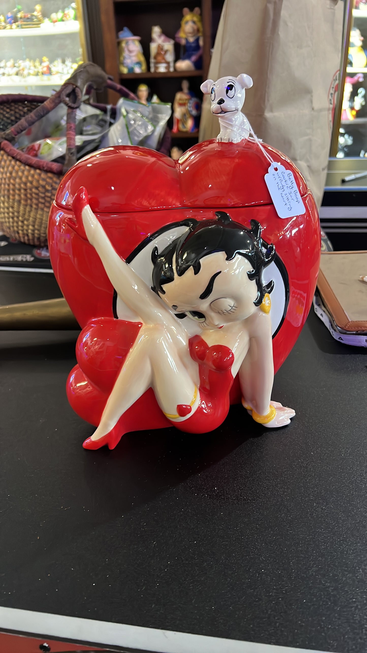 Betty Boop-Cookie Jar- Pudgy sitting on Heart- Pacific Enterprise-2007- King Features Syndicate