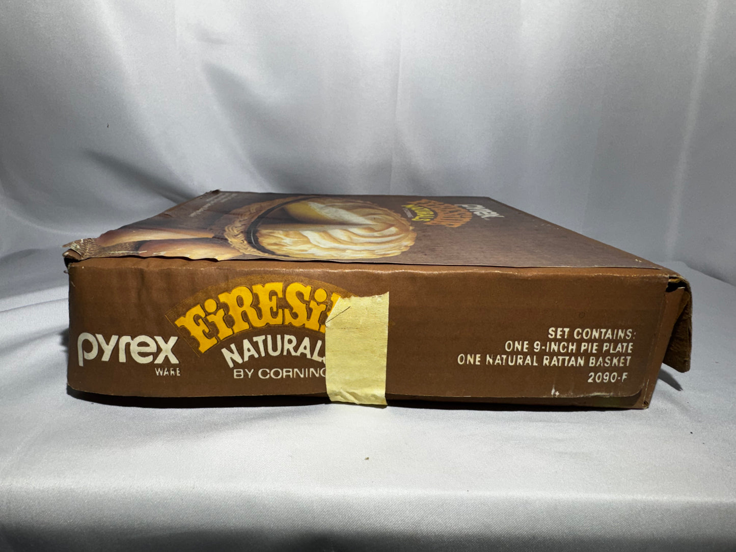 Vintage Pyrex Fireside Naturals 2090-F 9” Amber Glass Pie Plate w/ Rattan Basket Boxed