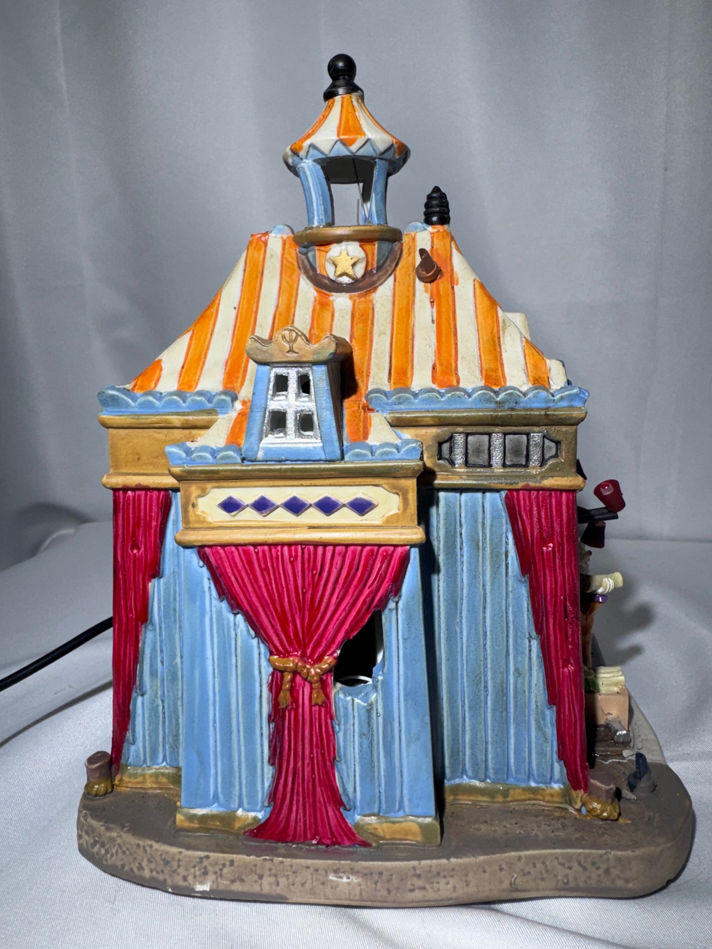 Lemax Spooky Town Creepy Clown Academy #55905 – 2016 – Lighted & Sound – read