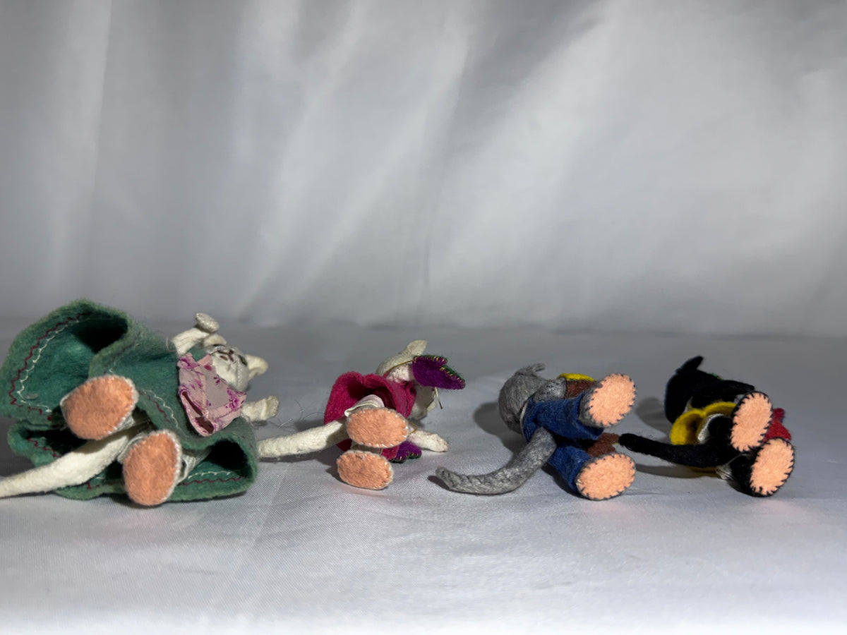 Vintage BAPS Germany Three Little Kittens & Mother Cat Miniature Figure Set