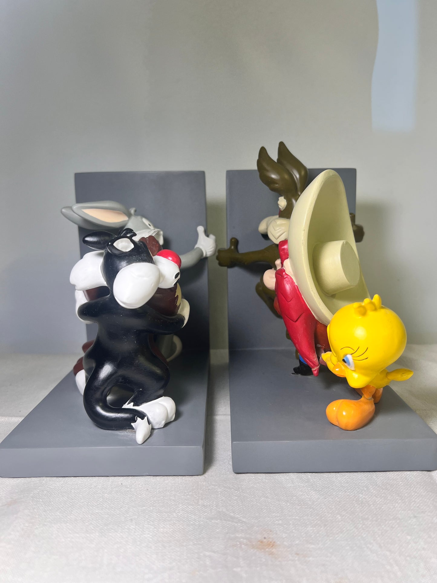 Looney Tunes Bookends-bugs Bunny, Tasmanian, devil, Sylvester, Wile E coyote, Yosemite, Sam, Tweety Bird-Warner Brothers
