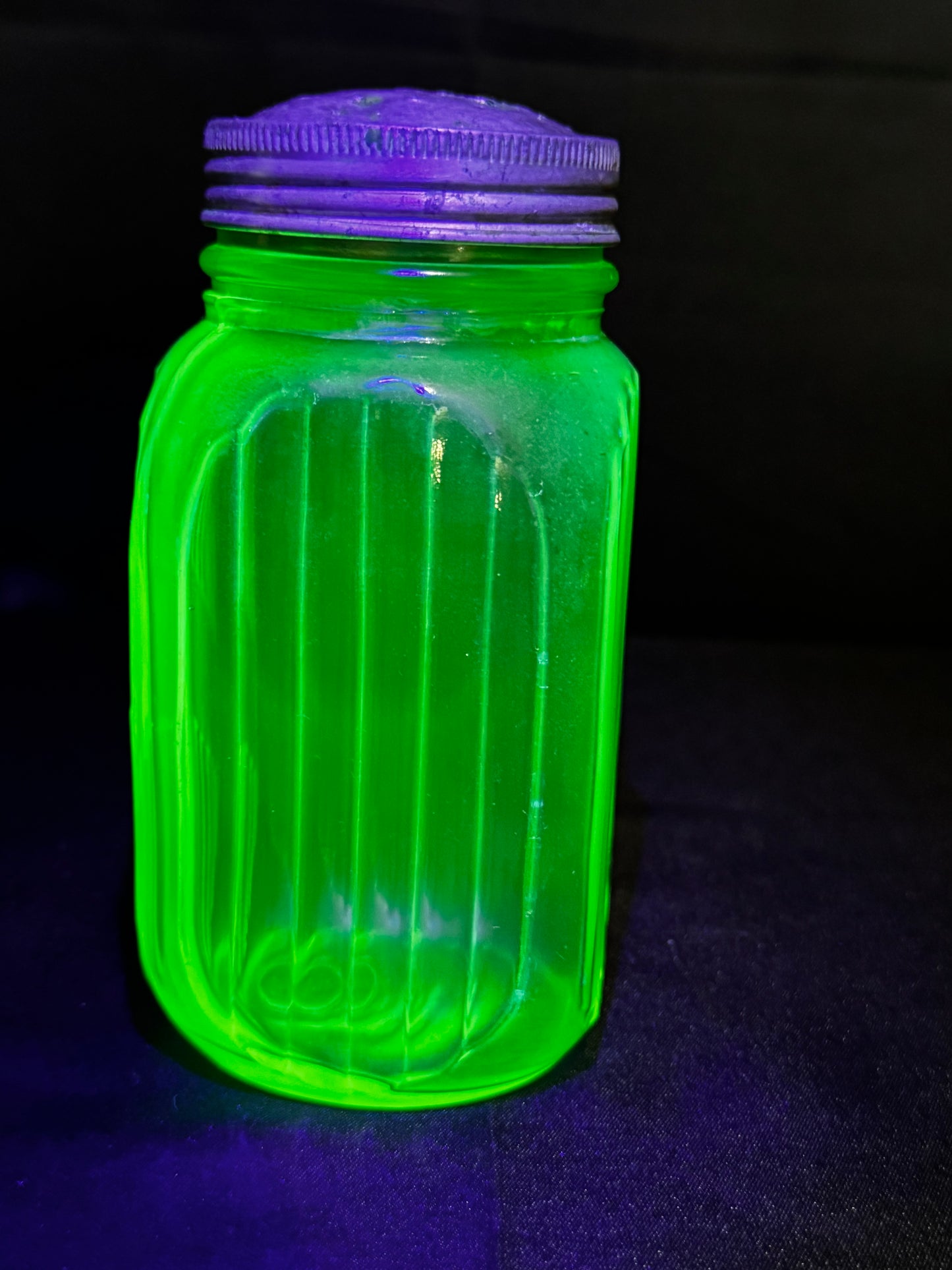 Vintage Anchor Hocking Uranium Green Glass Shaker Ribbed Hoosier Cabinet Jar w/ Metal Lid UV Glow