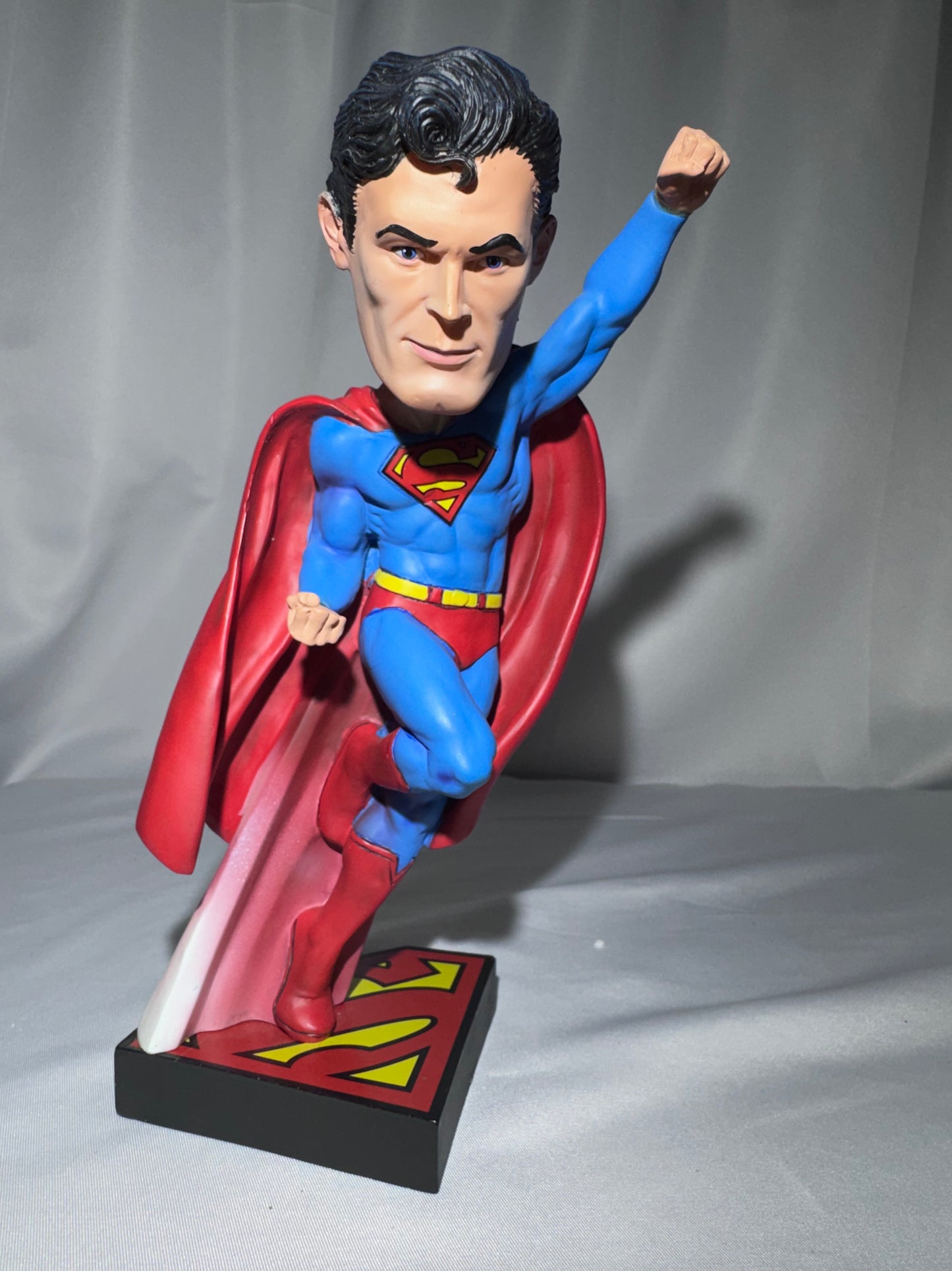 NECA DC Originals Superman Head Knocker Bobblehead – 8” Hand-Painted Resin – Original Box