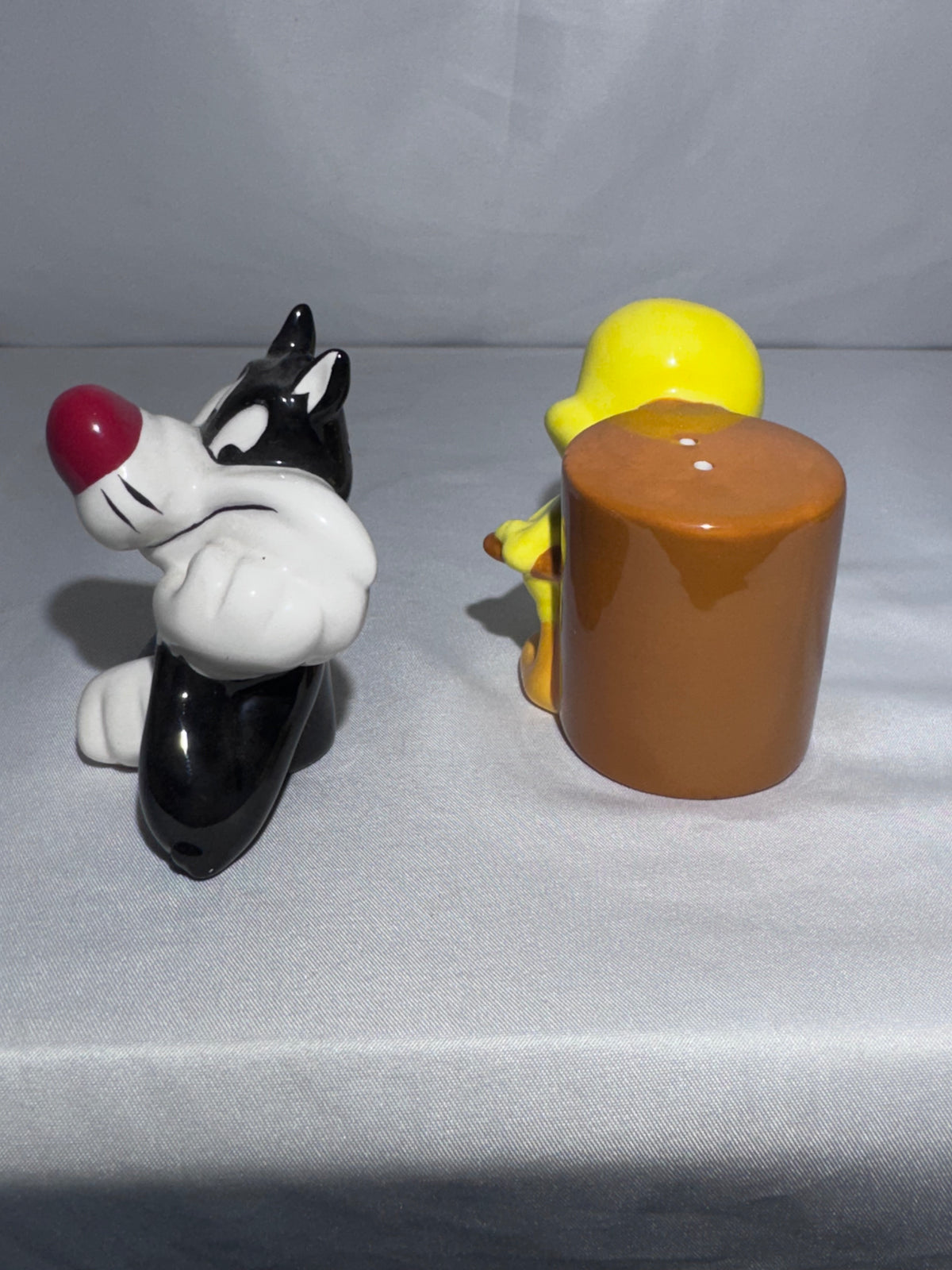 Vintage 1996 Looney Tunes Sylvester the Cat & Tweety Bird Ceramic Salt and Pepper Shakers – Tropico Diffusion