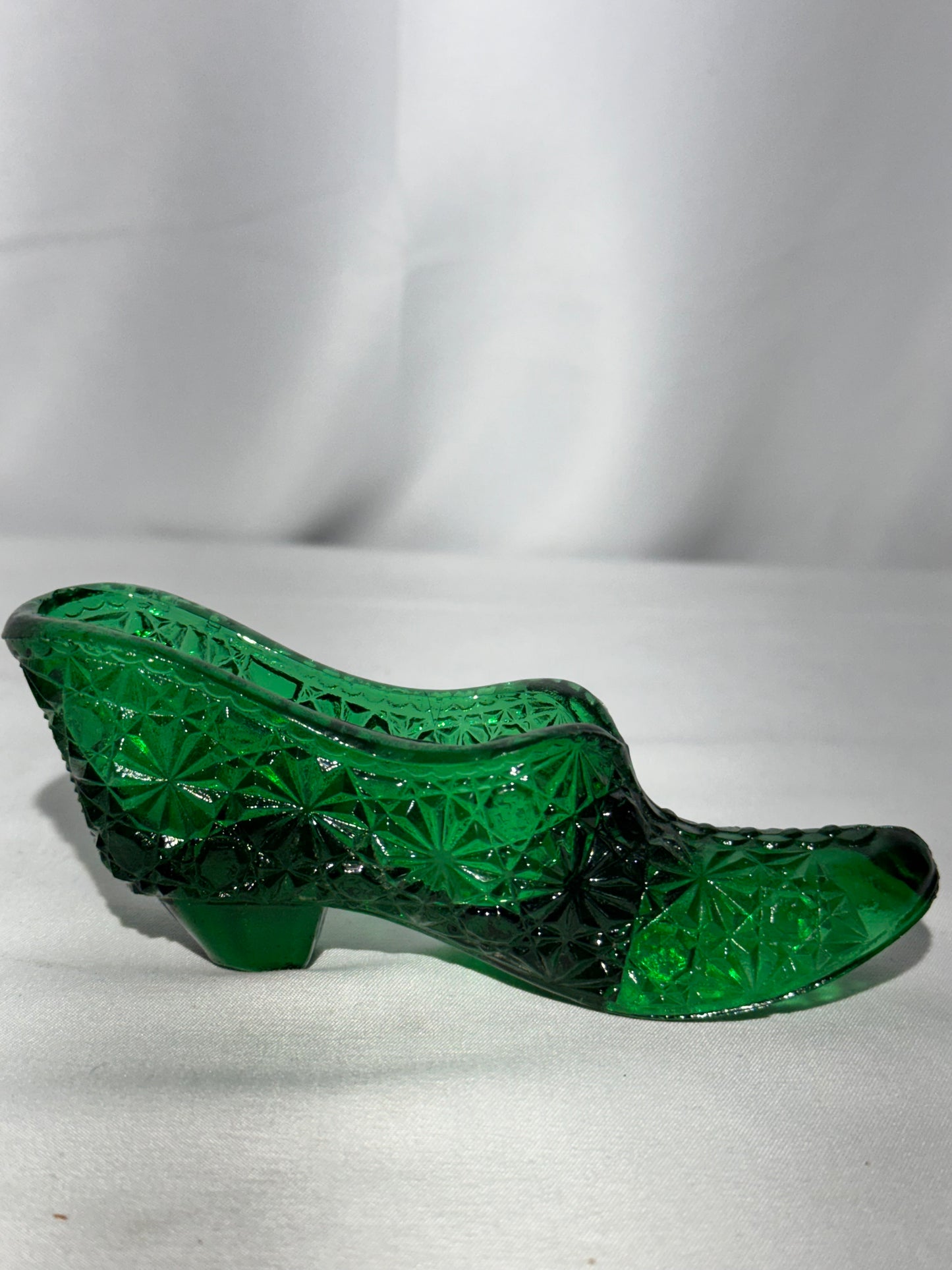 Fenton Art Glass Daisy & Button Slipper Figurine – Emerald / Forest Green