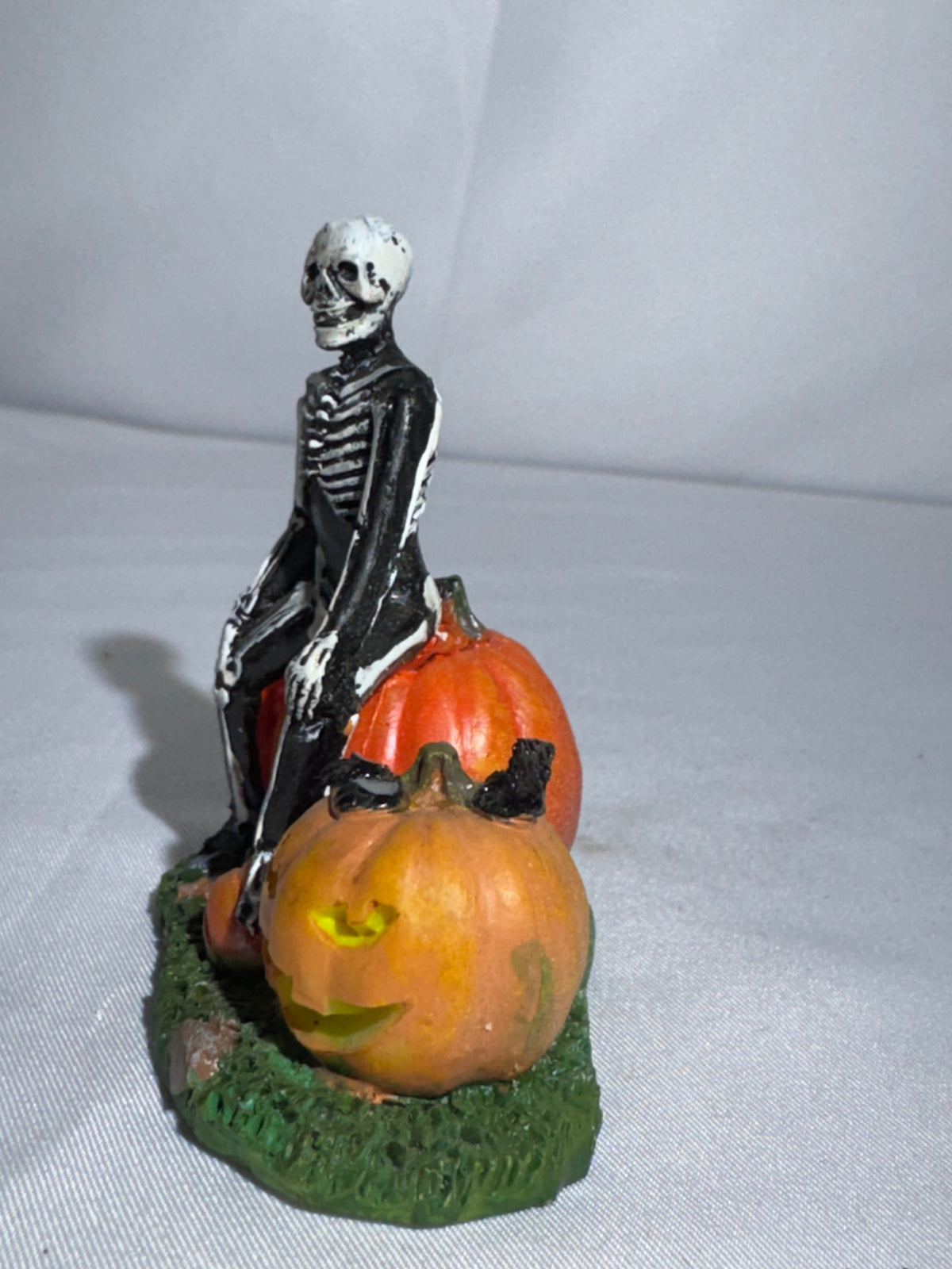 LEMAX Spooky Town Halloween Companions – Retired Halloween Figurine – Missing Black Cat