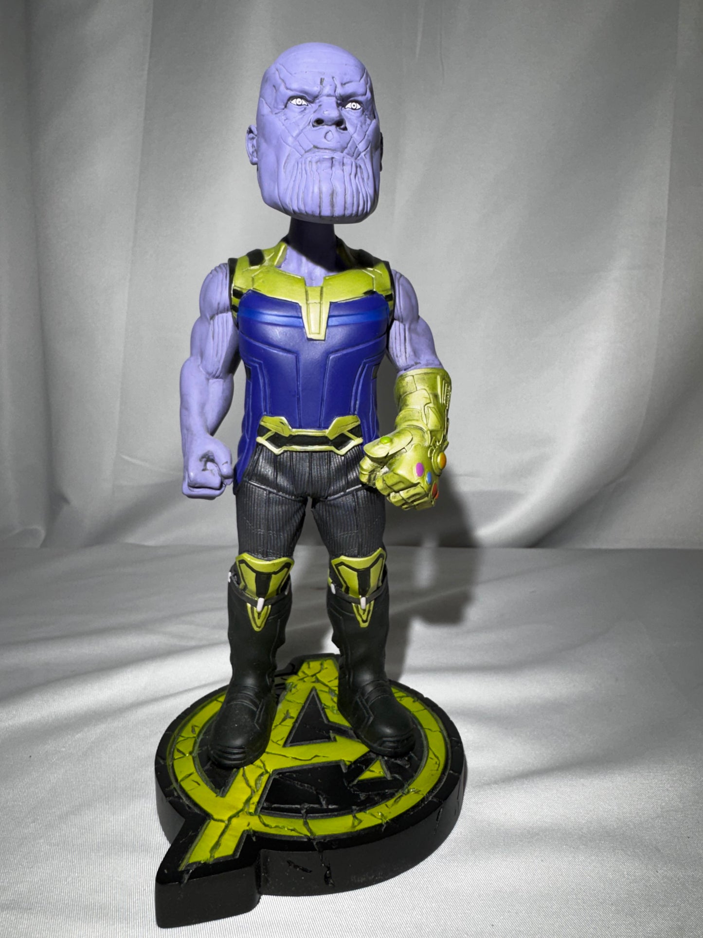 NECA Thanos Head Knocker Avengers Infinity War Resin Bobblehead Figure 8”