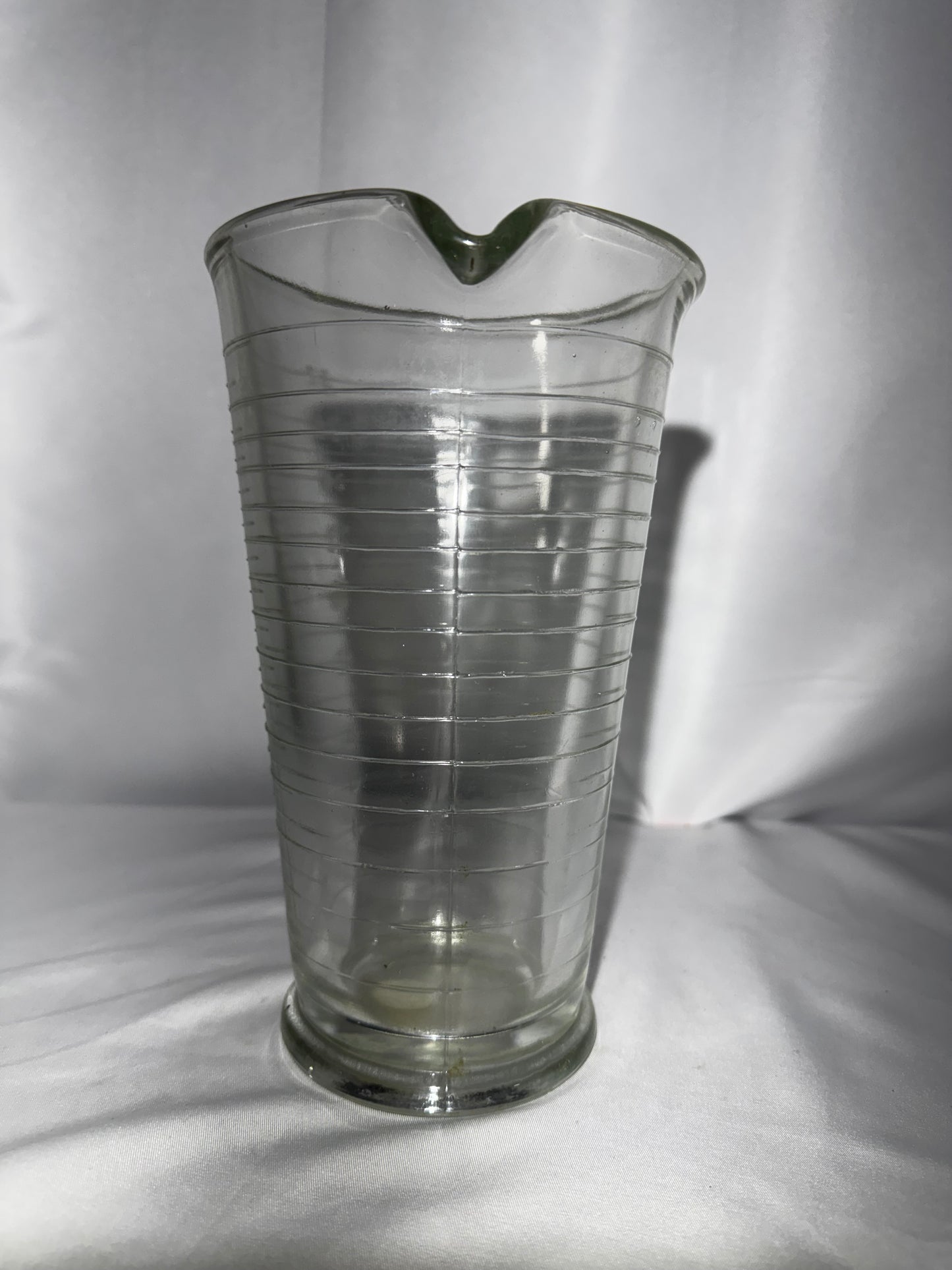 Vintage 32oz Glass Measuring Beaker Weighted Base Pour Spout Darkroom Lab