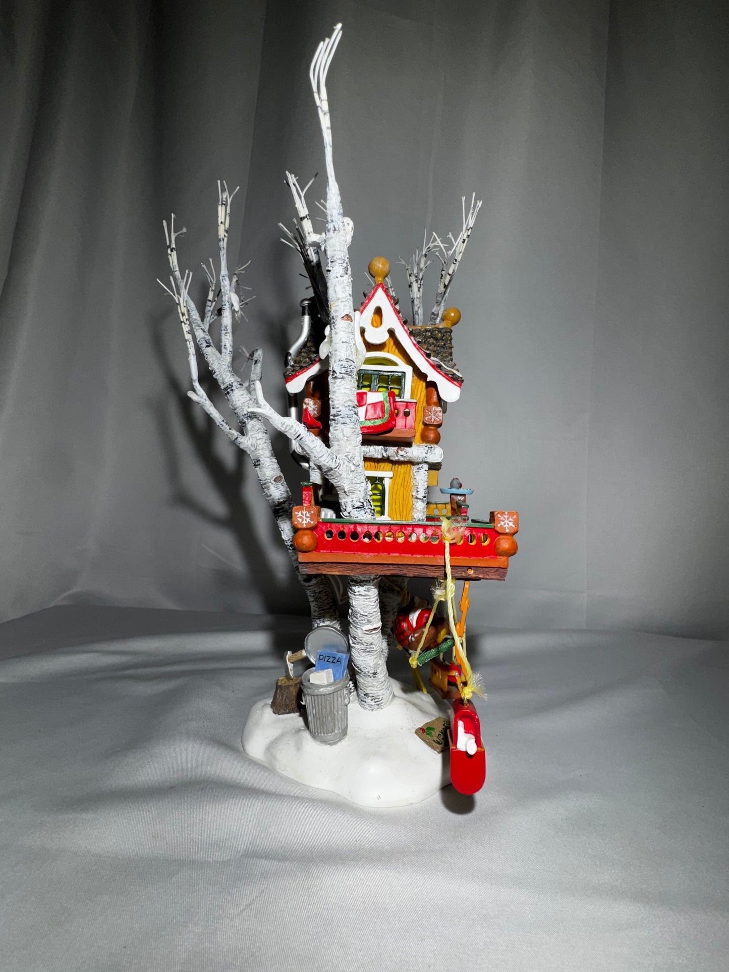 Department 56 North Pole Woods “Santa’s Retreat” Lighted Tree House – Retired Collectible