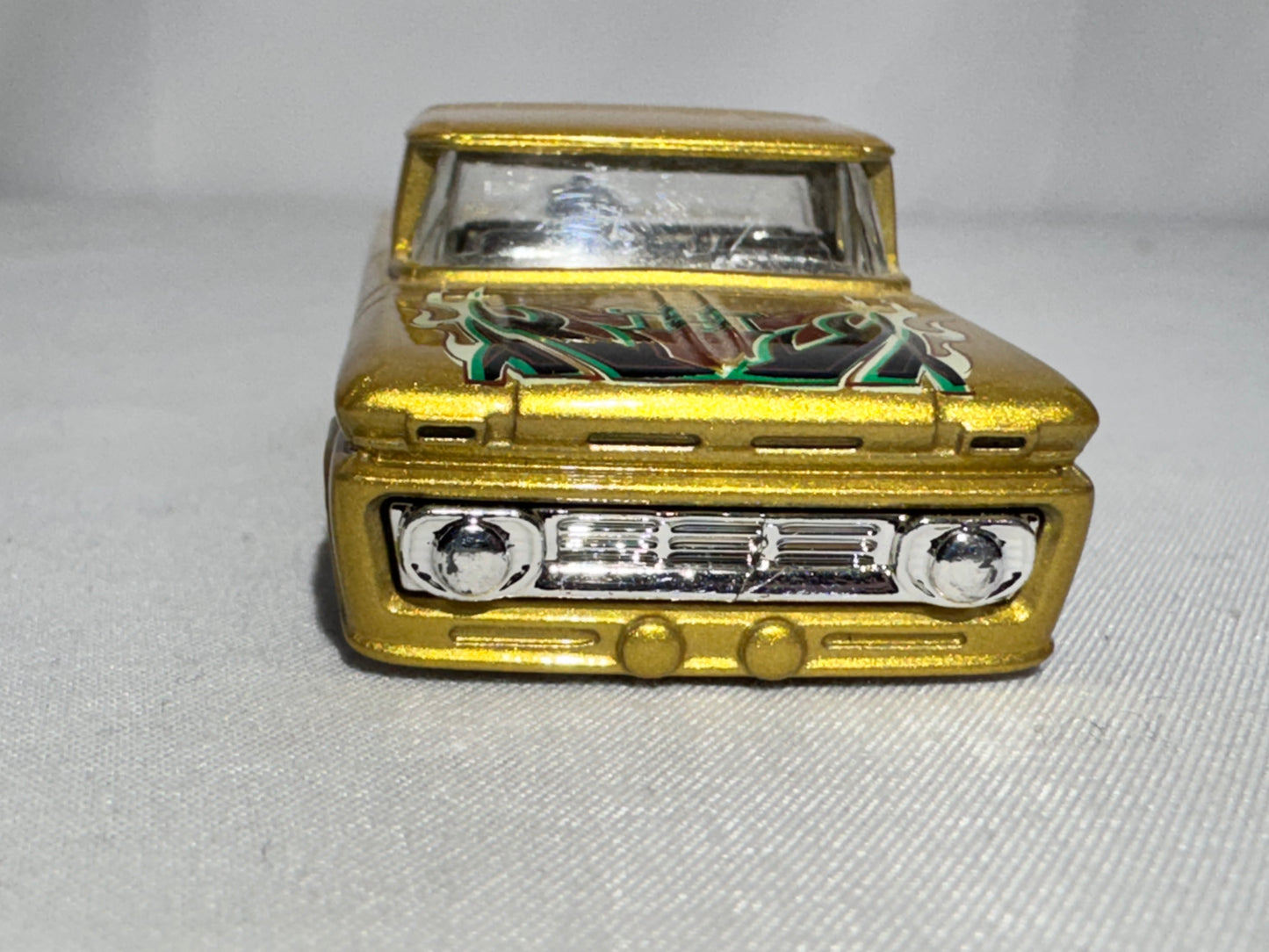 2011 Hot Wheels Custom ’62 Chevy Pickup Treasure Hunt – Gold Flames Surfboard Truck 1:64