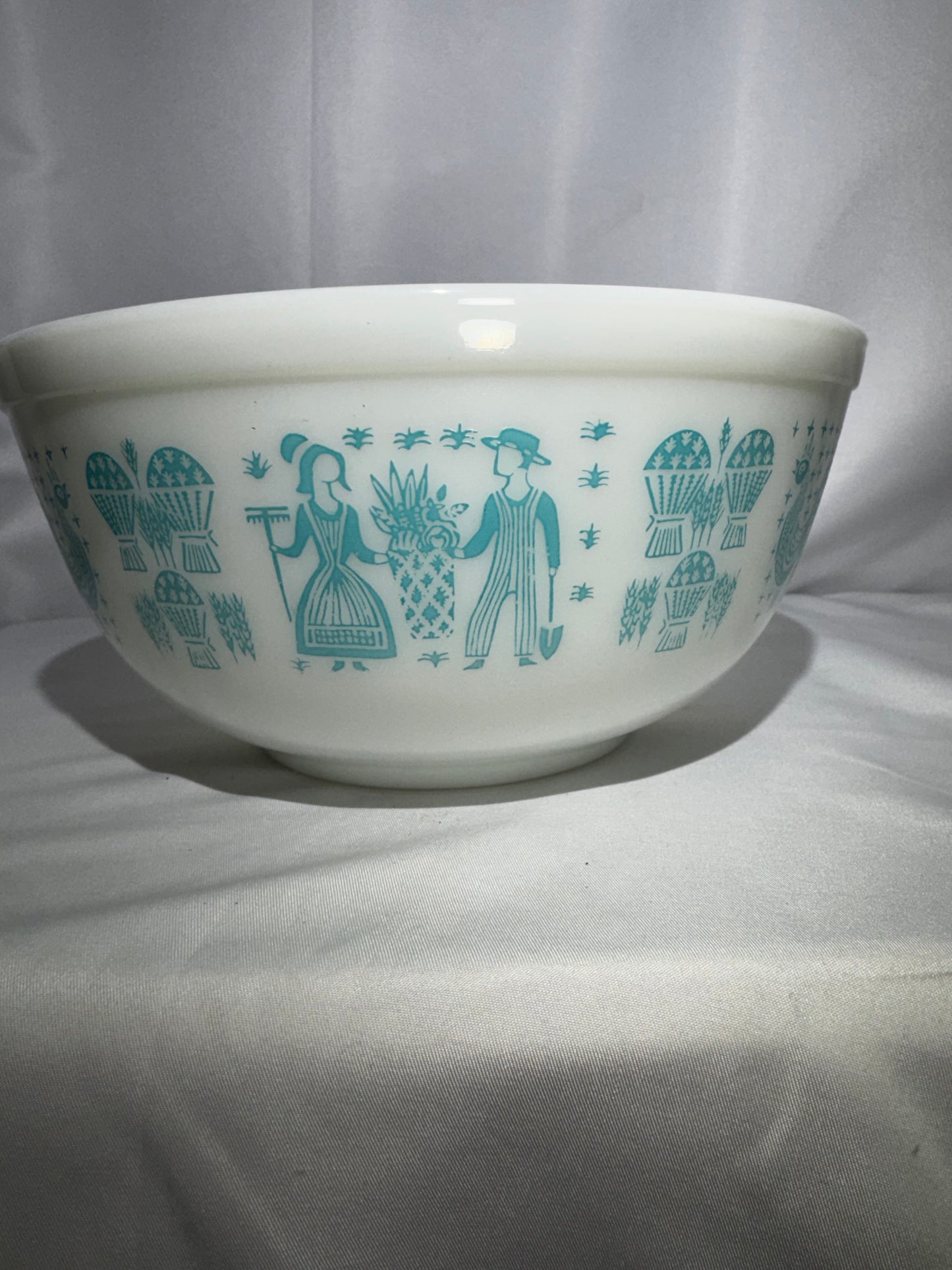 Rare Vintage Pyrex 403 Amish Butterprint Mixing Bowl – Reverse Pattern lady on the left– Turquoise on White