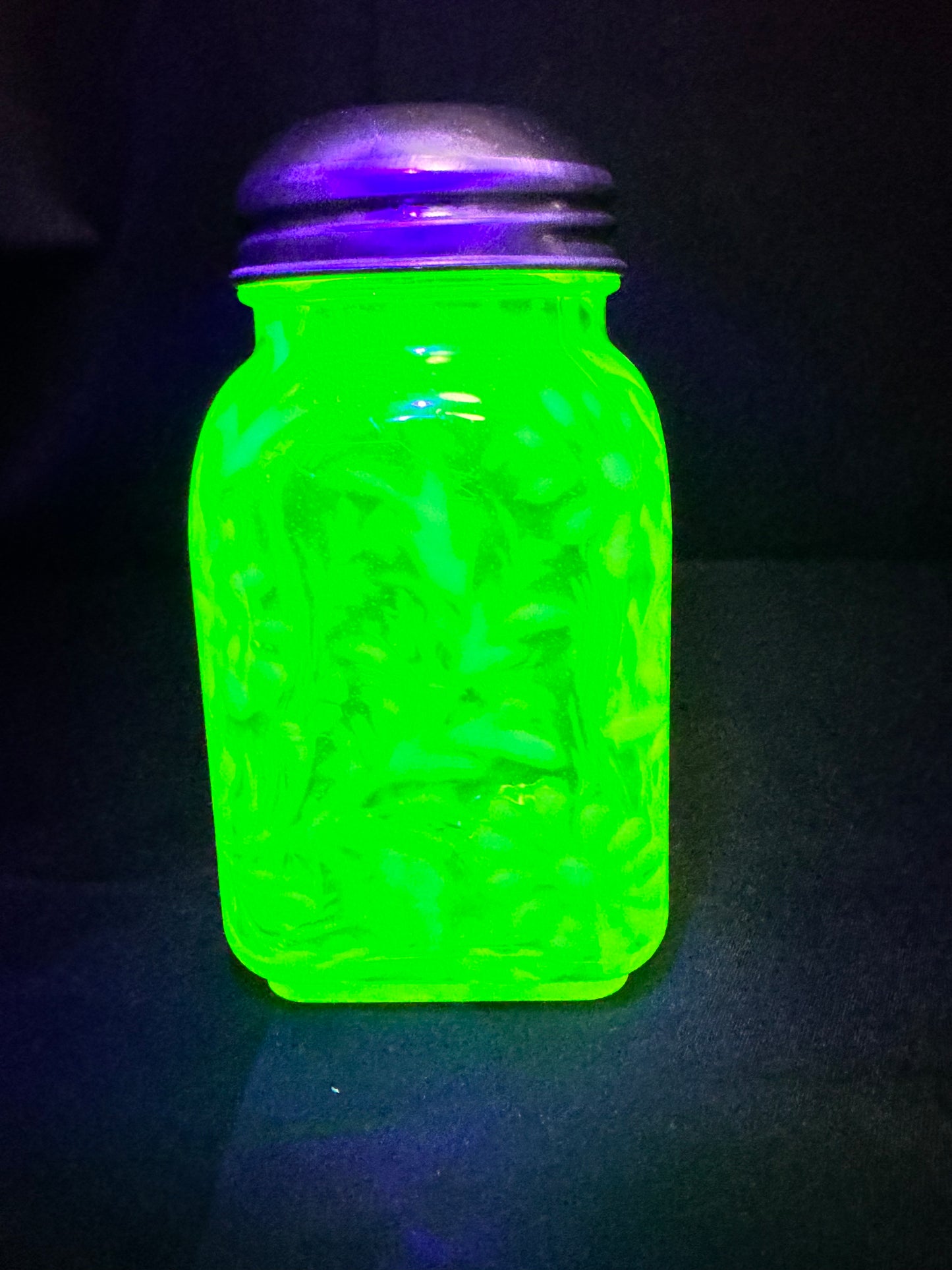 Vintage Daisy & Fern Square Shaker – Uranium Glass