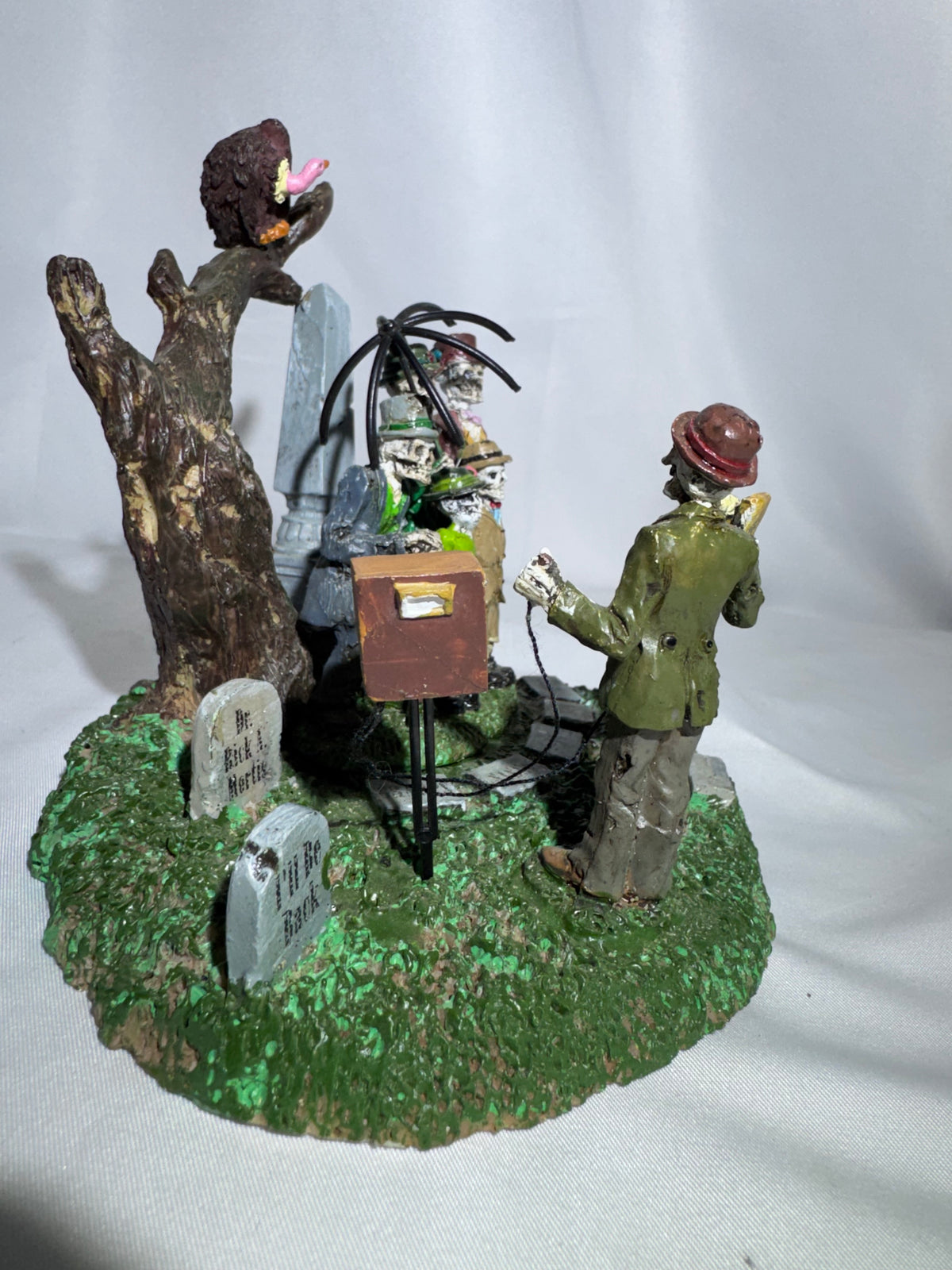Lemax Spooky Town “Funeral Photo” Figurine Set #93713 – 2009 Retired Halloween