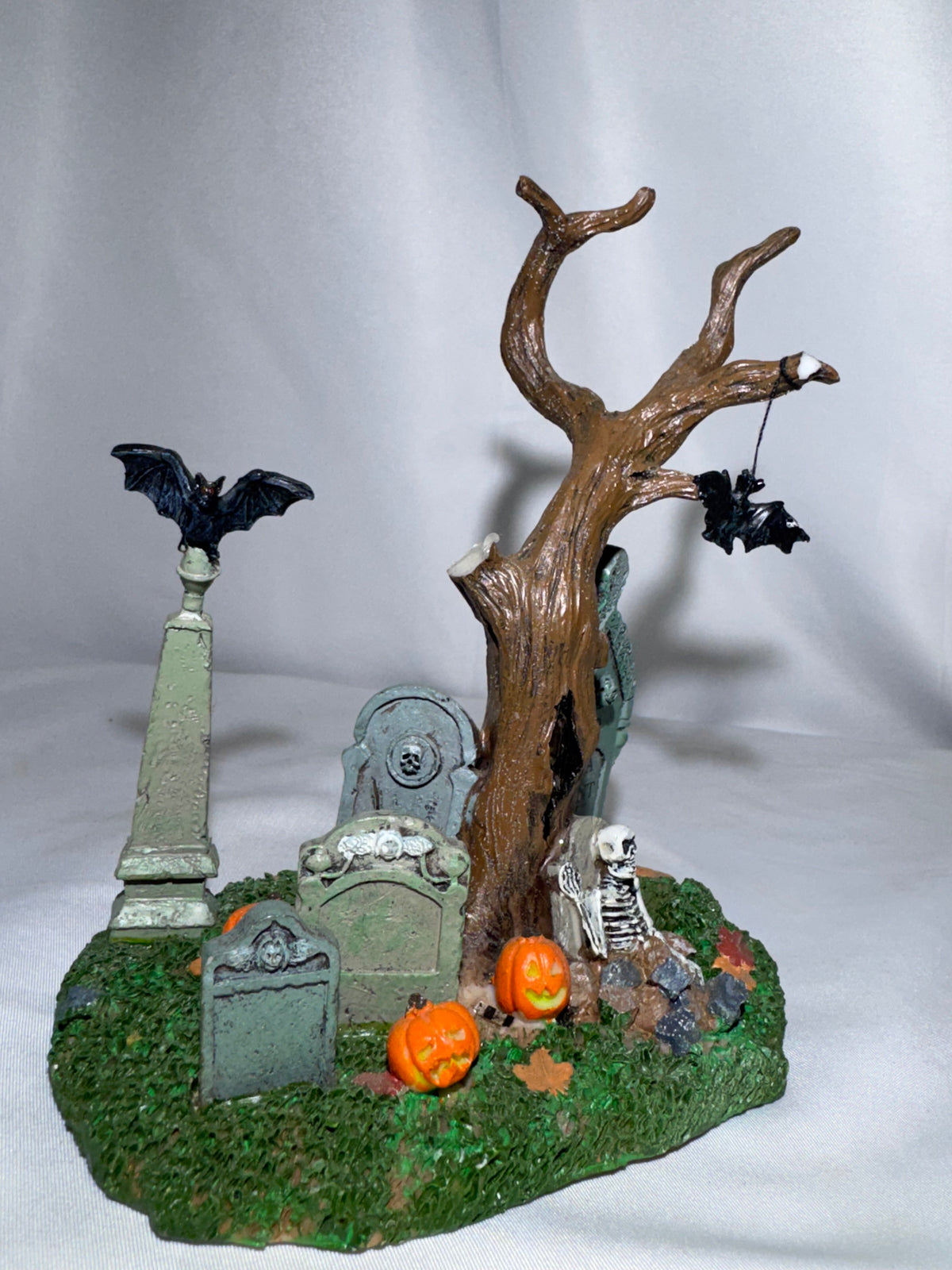 Lemax Spooky Town Vampire Tree Table Accent #73602 – 2007 – Retired – Damaged