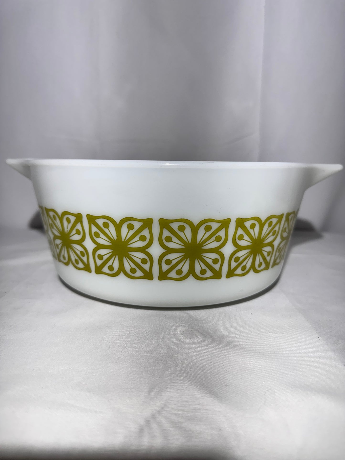 yrex 475B – 2.5 Quart casserole dish – Verde Square Flower