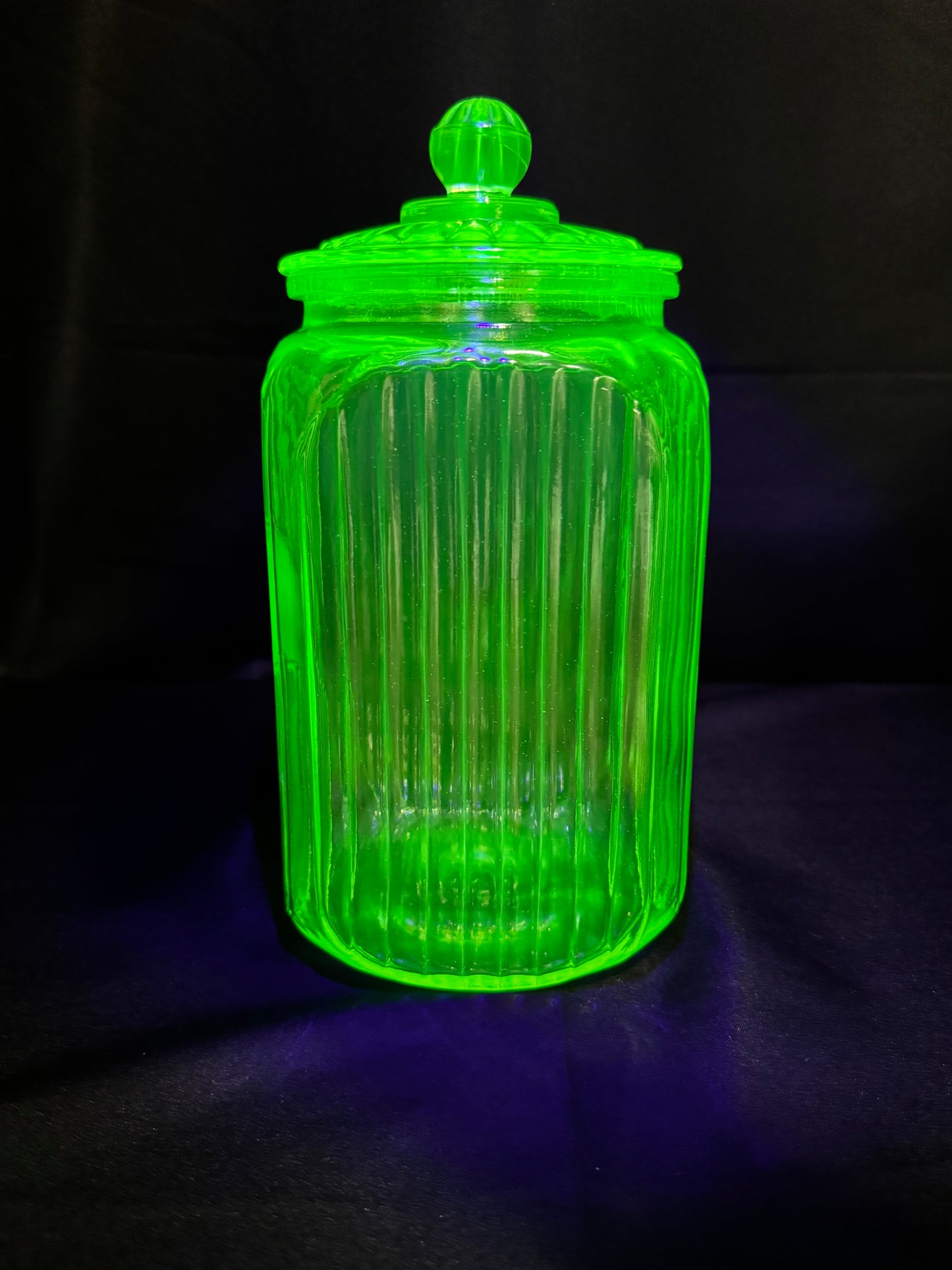 1930s Anchor Hocking Green Glass Kitchen Canister Original Lid Uranium Glass