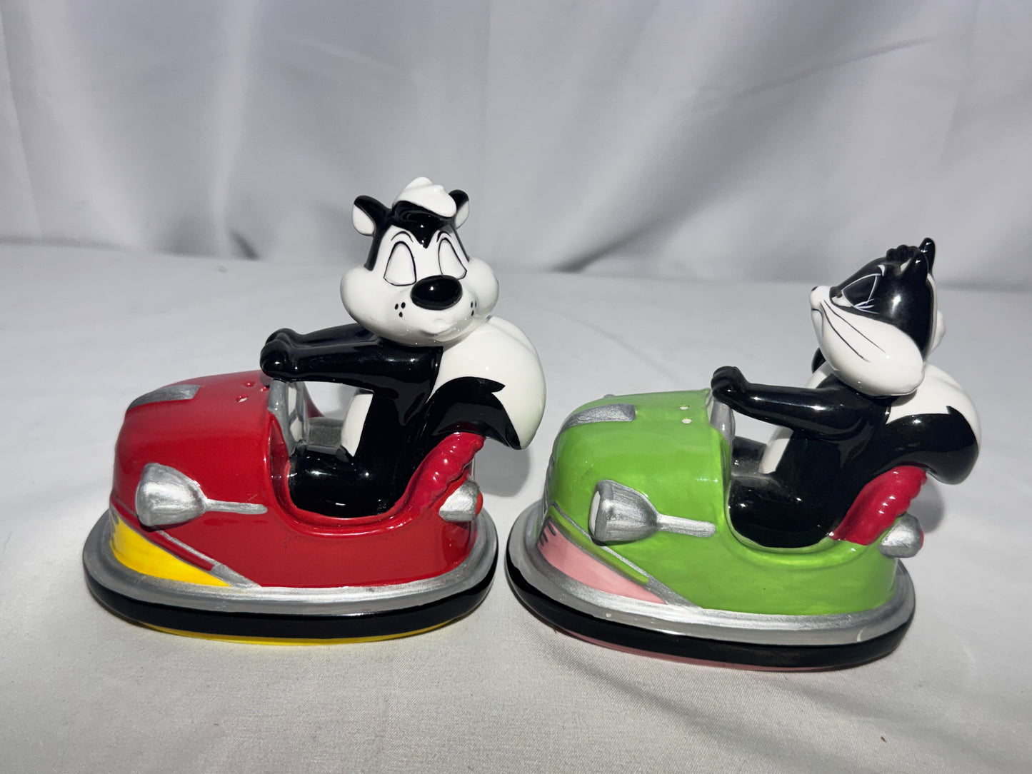 Warner Bros. Looney Tunes Pepe Le Pew & Penelope Salt & Pepper Shakers (1999)