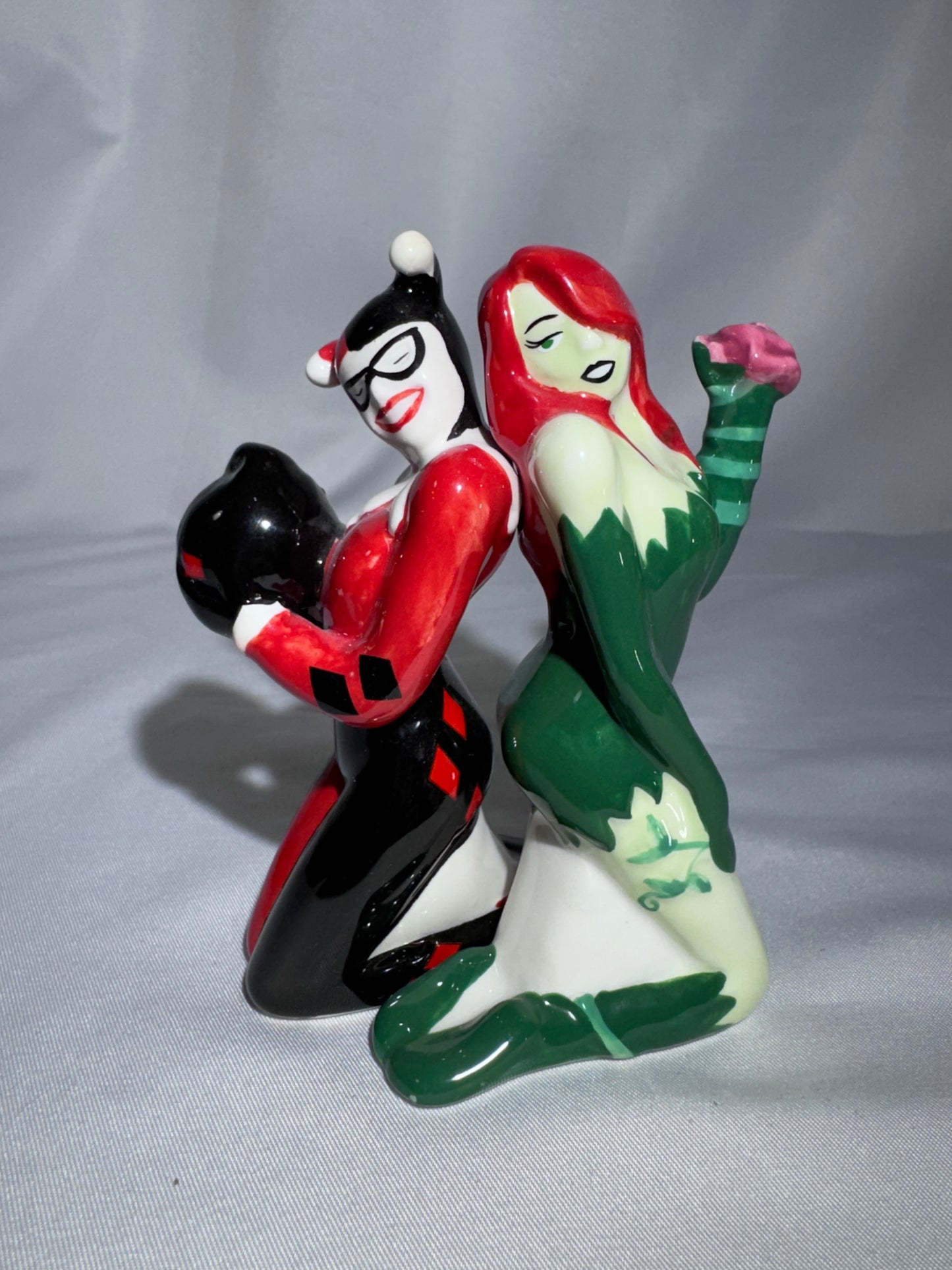 2014 Westland DC Comics Harley Quinn Poison Ivy Magnetic Salt Pepper Set