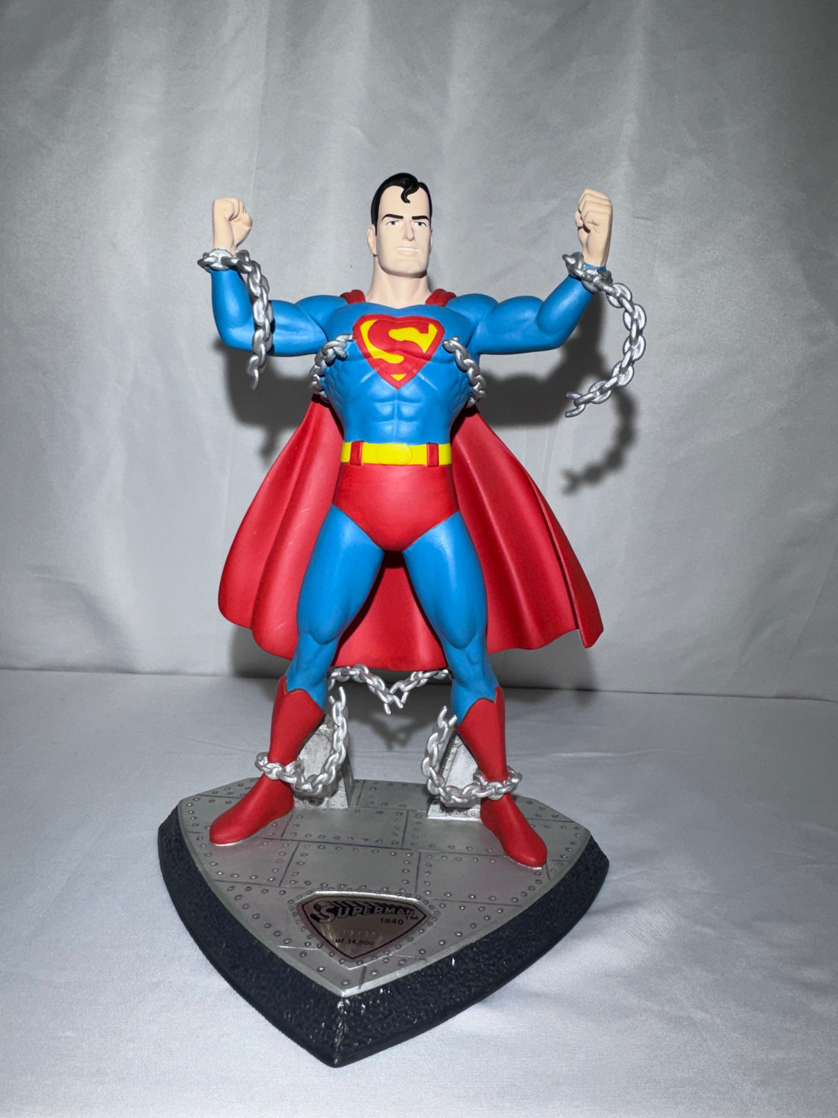 1996 Hallmark DC Super Heroes Golden Age Superman “Man of Steel” Figurine – Limited Edition #13,199/14,500 – Box & COA