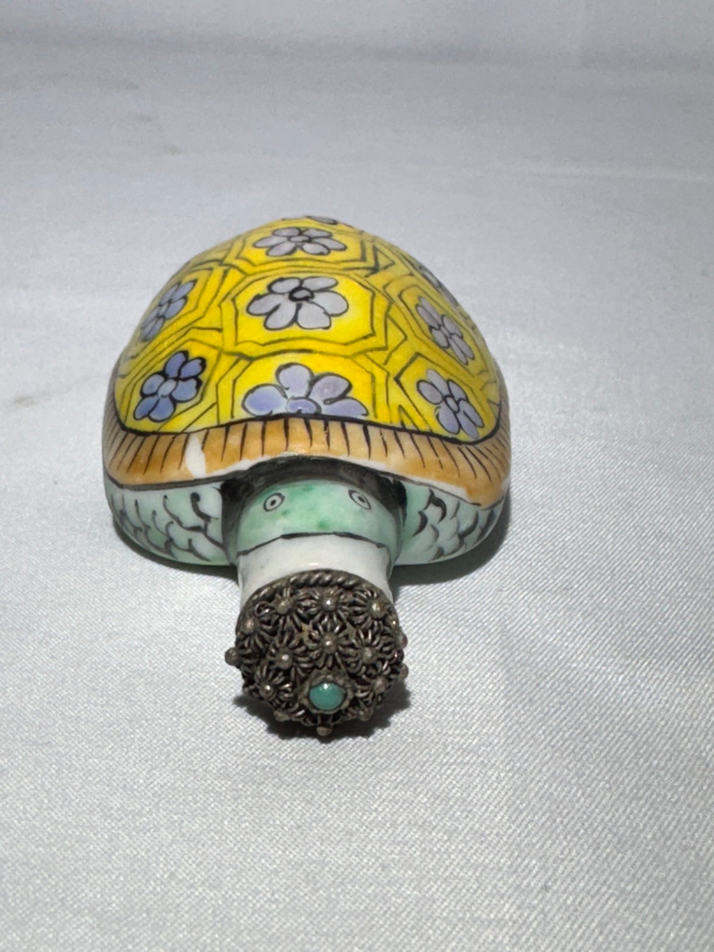 Antique Porcelain Turtle Snuff Bottle – Hand-Painted with Spoon and Stopper