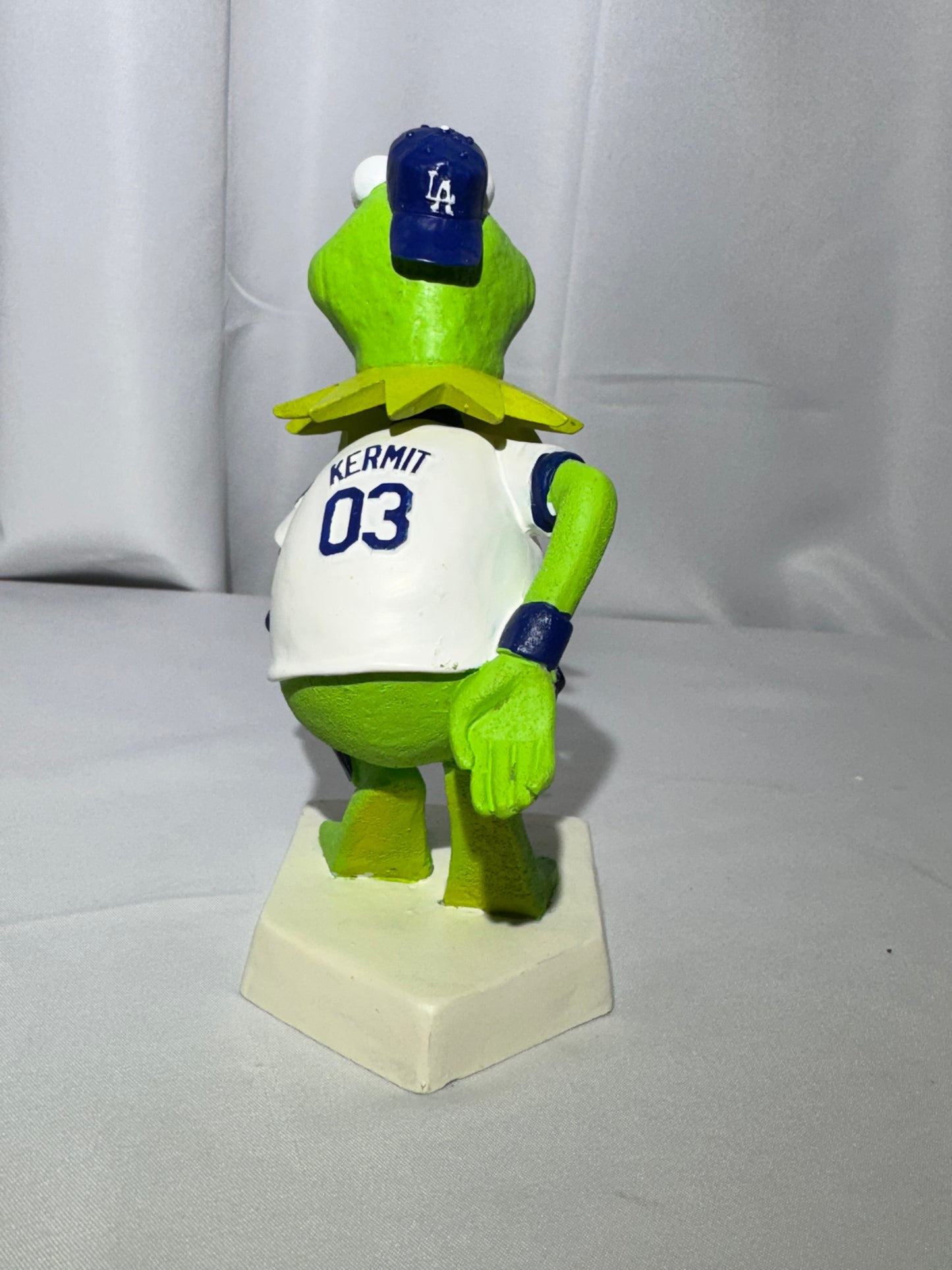 Very Rare Jim Henson’s Muppets – Kermit the Frog LA Dodgers Bobblehead –2003- original Box