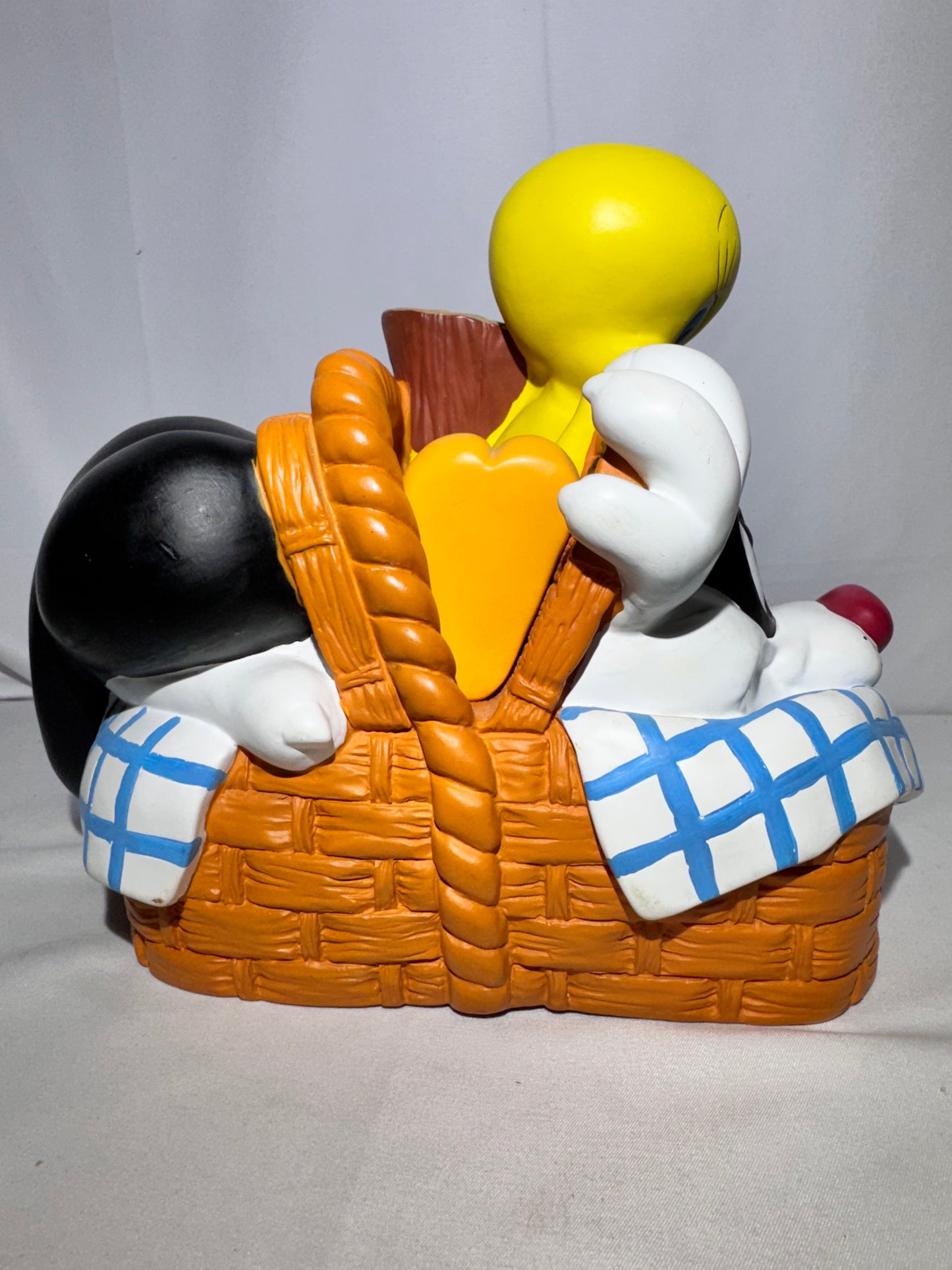 Vintage 1999 Warner Bros Looney Tunes Tweety & Sylvester Picnic Basket Piggy Bank