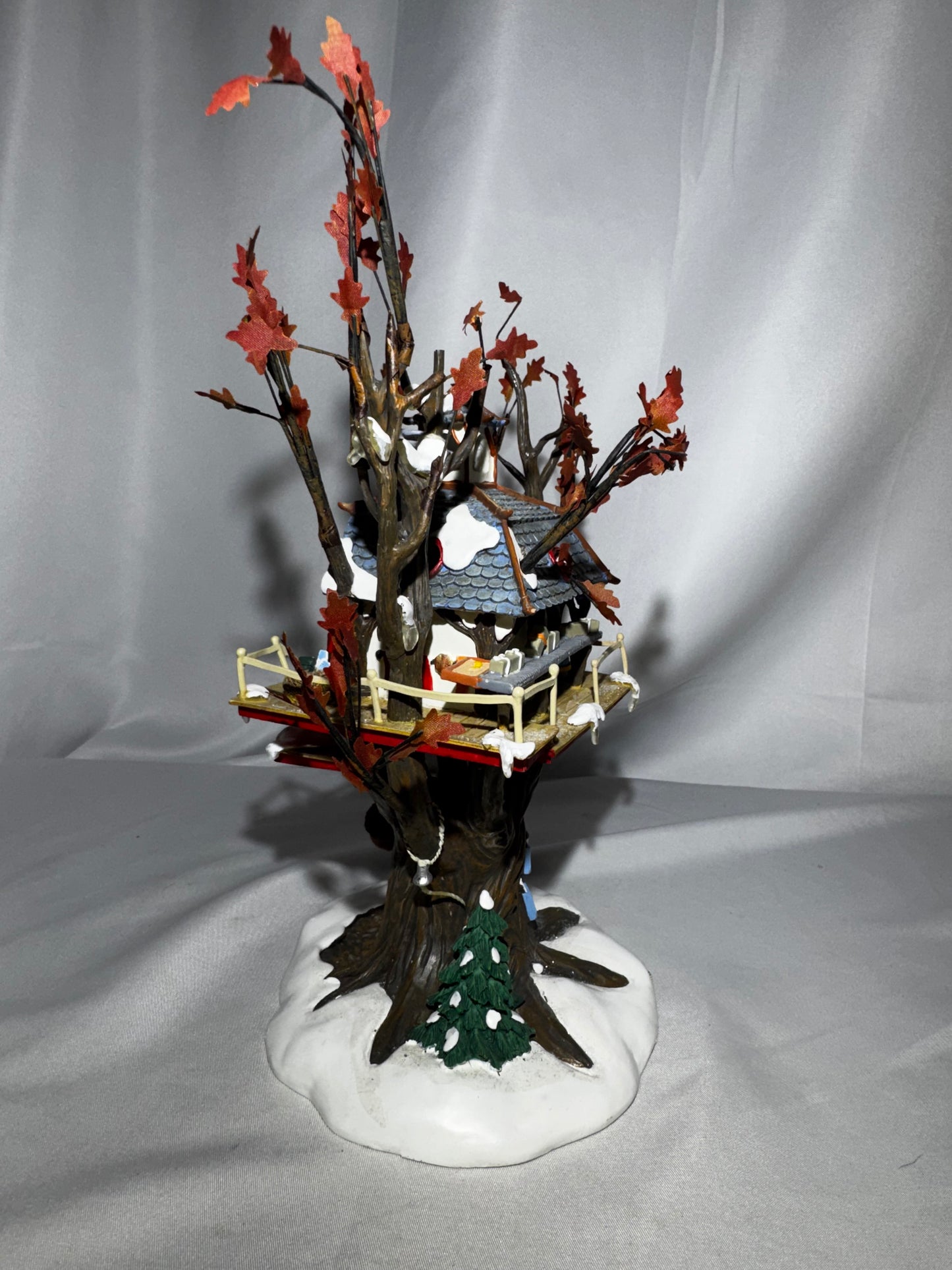 Department 56 North Pole Woods “Oakwood Post Office Branch” Lighted Treehouse – Retired Collectible