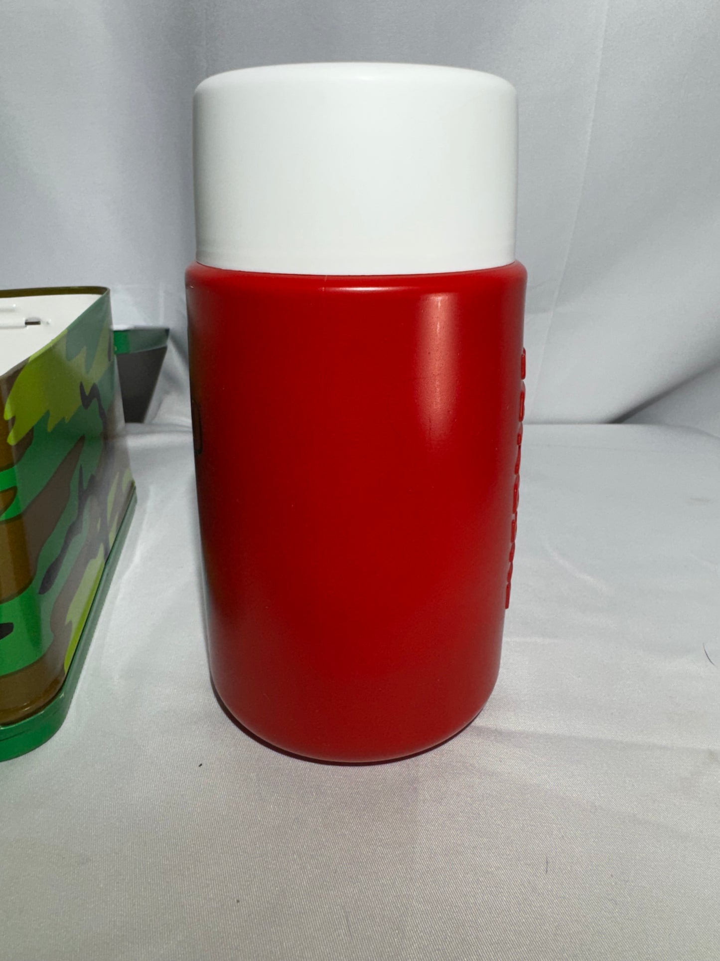 Vintage 1985 Rambo First Blood Part II Metal Lunchbox Thermos Sylvester Stallone with paper