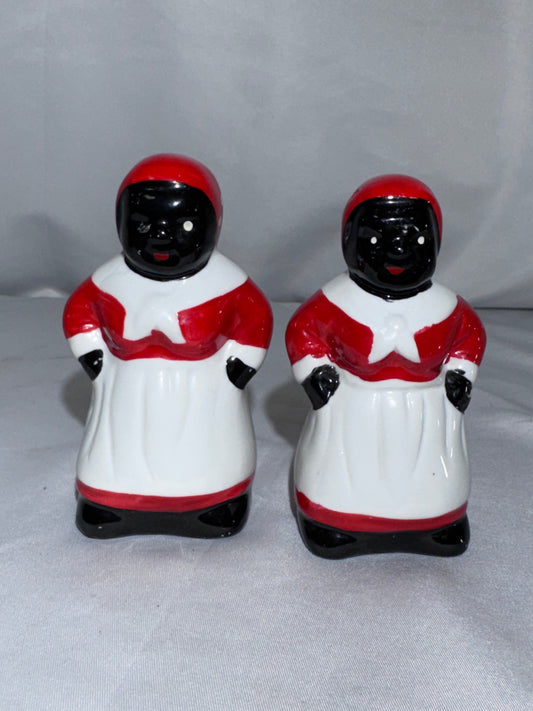 Vintage Black Americana Salt & Pepper Shakers – Hand-Painted Ceramic Figurines – Mid-Century Collectibles