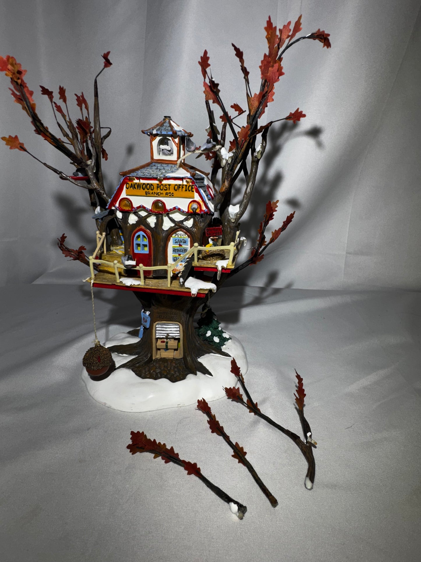 Department 56 North Pole Woods “Oakwood Post Office Branch” Lighted Treehouse – Retired Collectible