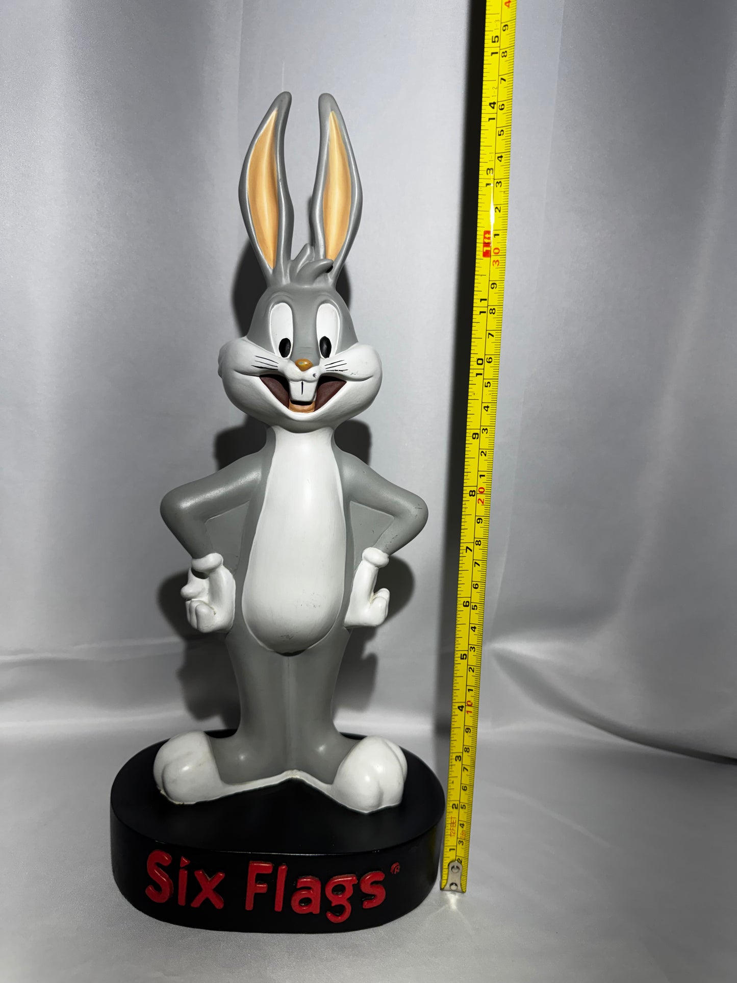 Vintage 1997 Warner Bros Bugs Bunny Six Flags Resin Coin Bank w/ Tag 14.5”