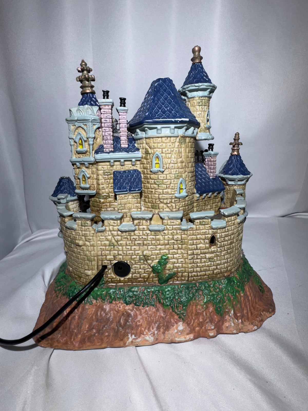 Lemax Spooky Town Vampire Castle #75498 – Retired 2007 Halloween Village – Animated & Lighted