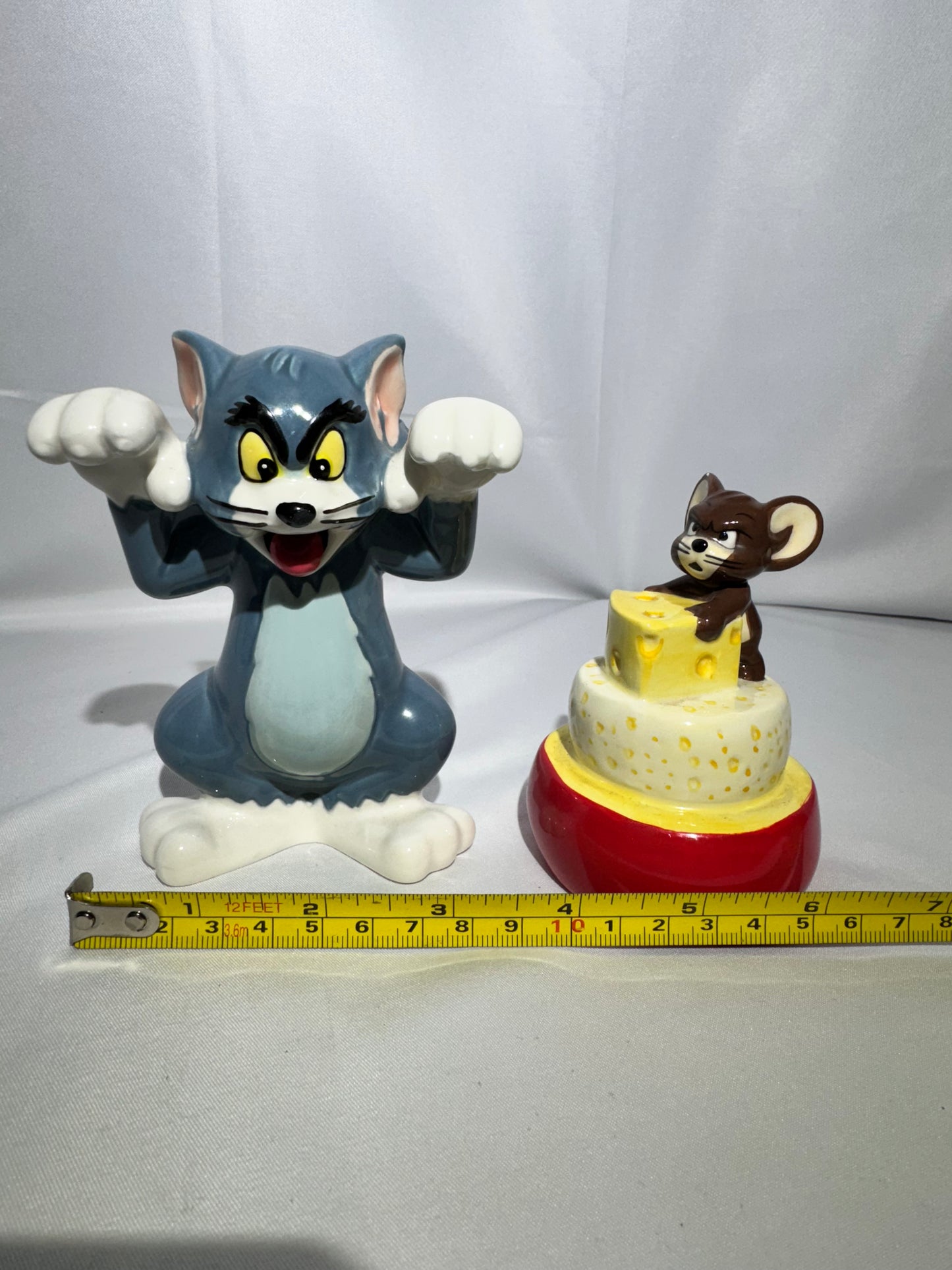 Vintage Tom and Jerry Salt & Pepper Shaker Set – 1998 Hanna-Barbera – T.E.C. – Original Stoppers