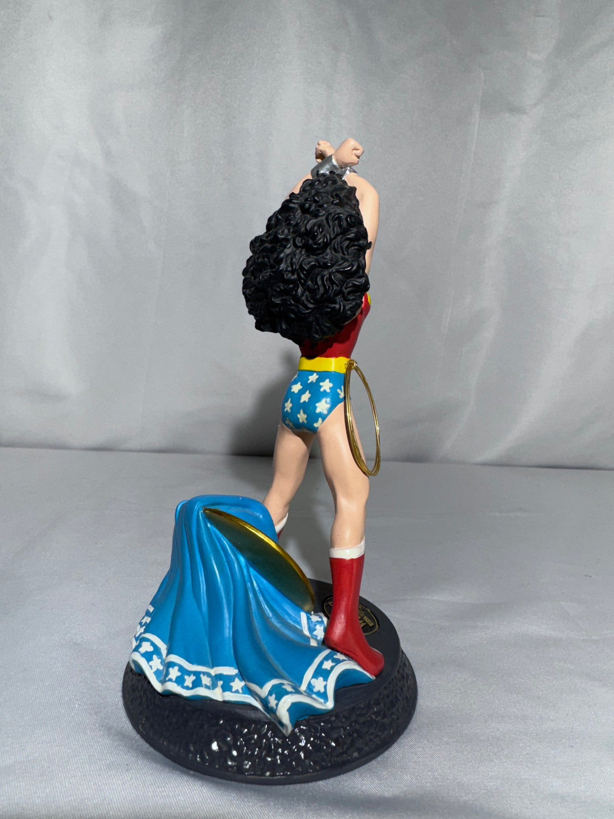 Hallmark 1996 DC Super Heroes Modern Era Wonder Woman Figurine – “Warrior of Strength and Wisdom”