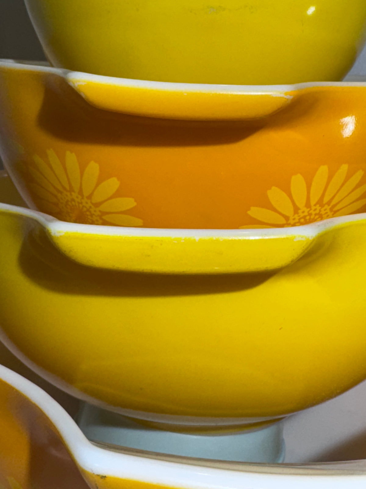 Vintage Pyrex Daisy Sunflower Mixing Bowls & Covered Casserole Dishes – 1970s – Set of 9 Pieces