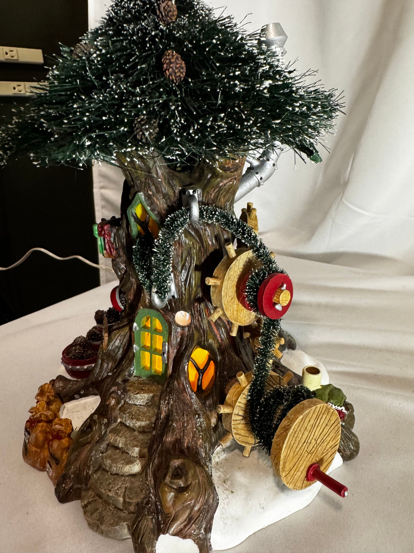 Department 56 North Pole Woods Trim-A-Tree Factory #56884 Retired 2001 Read