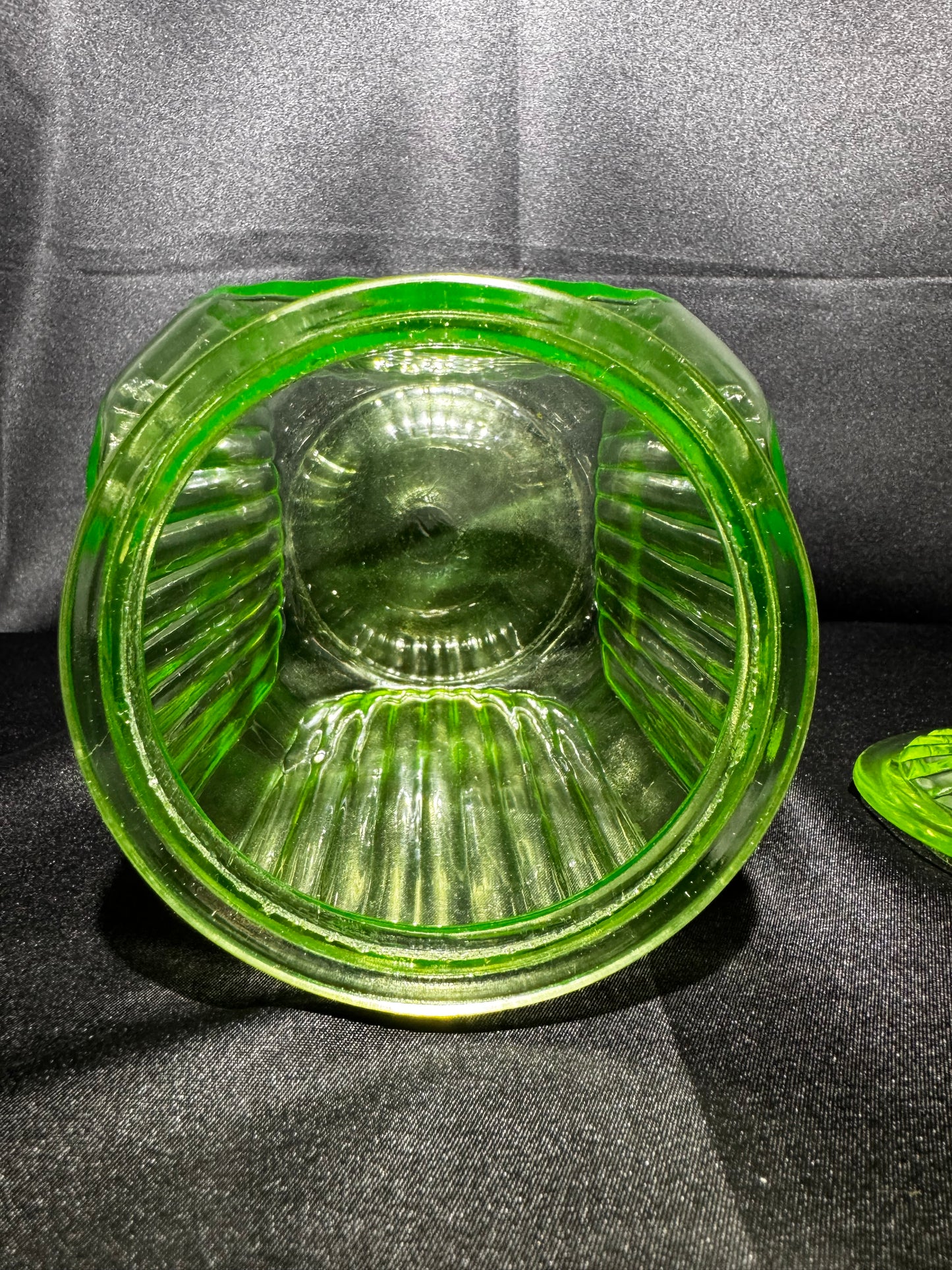 1930s Anchor Hocking Green Glass Kitchen Canister Original Lid Uranium Glass