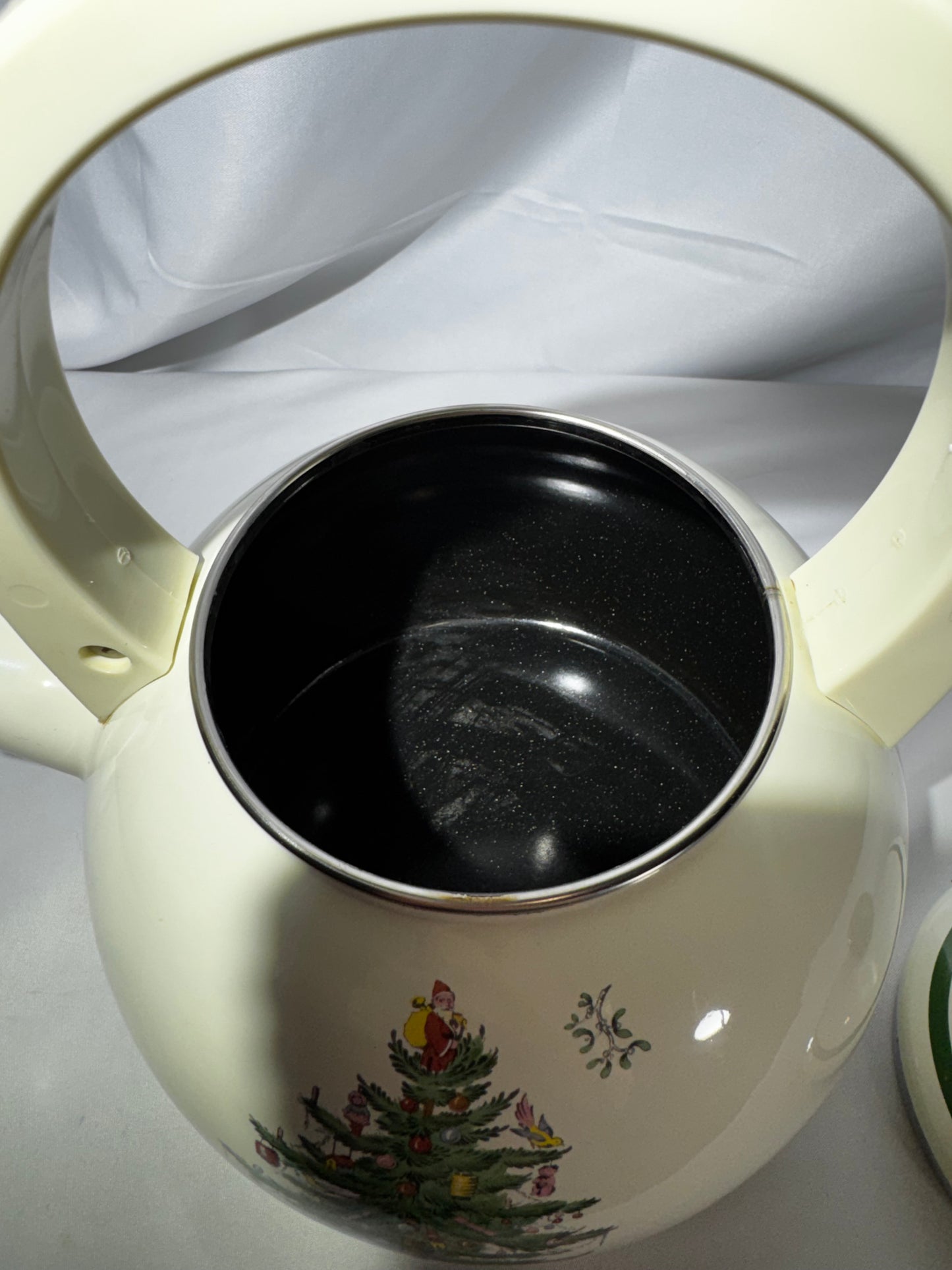 Spode Christmas Tree Enamel on Steel Whistling Tea Kettle 2.2 Qt w/ Original Box Holiday