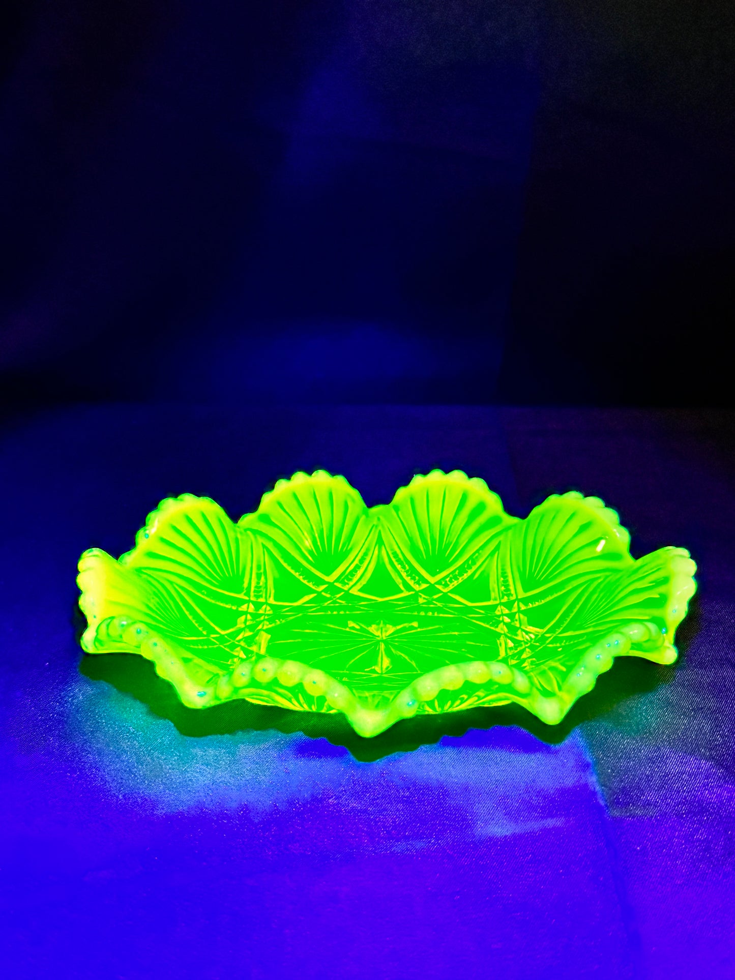 Uranium Davidson Primrose Pearline Glass 6”Bowl – EAPG