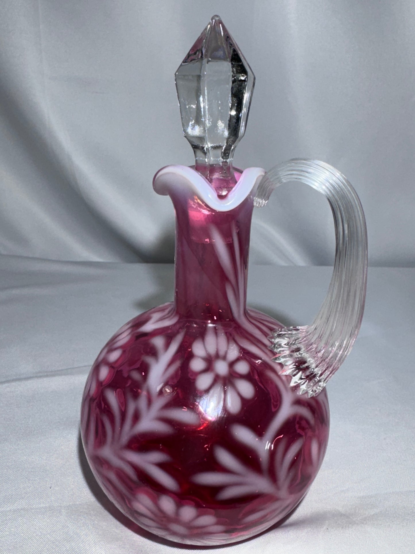Vintage Cranberry Opalescent “Daisy & Fern” Glass Cruet – Ruffled Top & Faceted Stopper