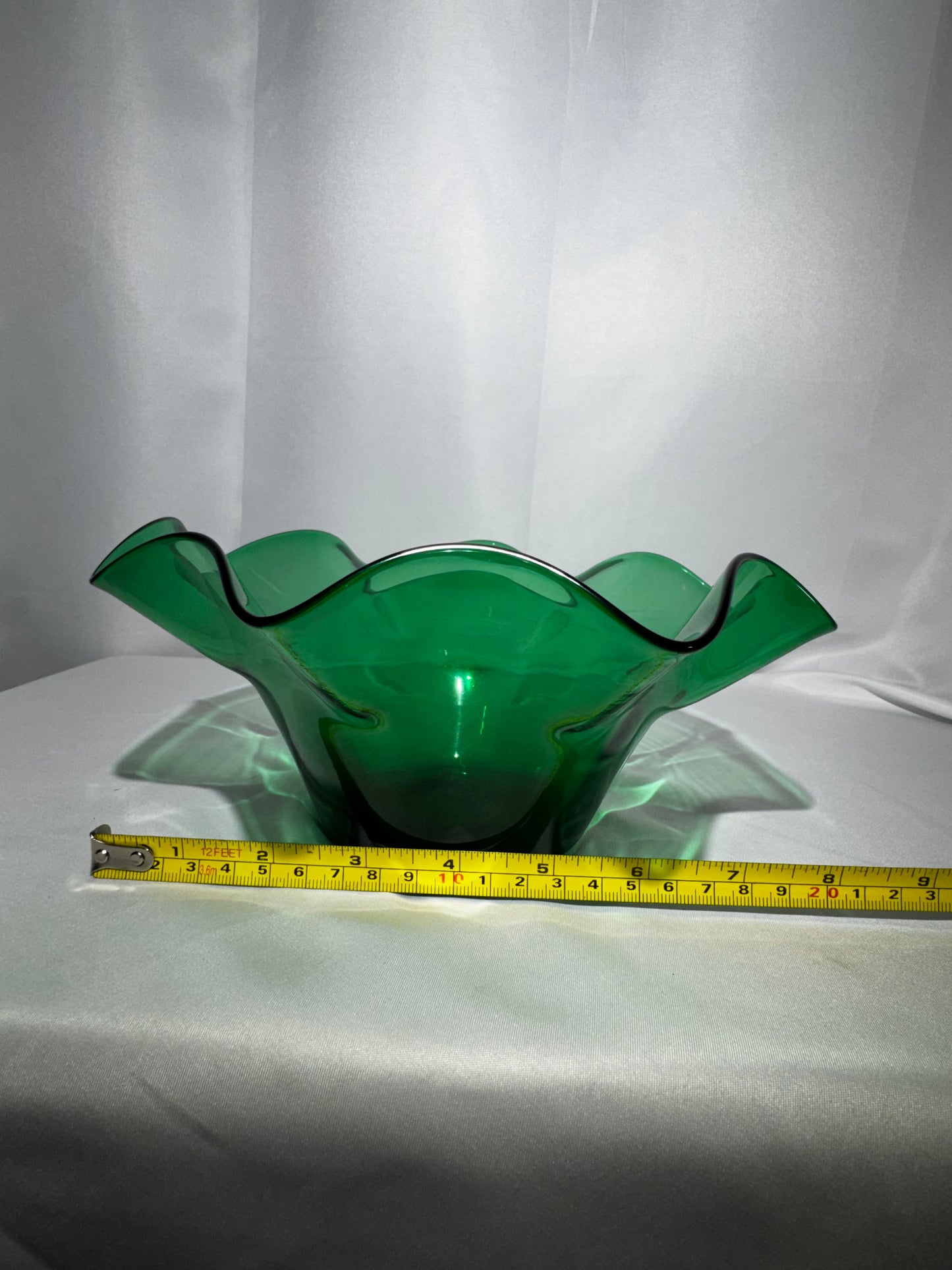 Vintage Emerald Green Hand Blown Art Glass Ruffled Bowl MCM Handkerchief Vase 9”
