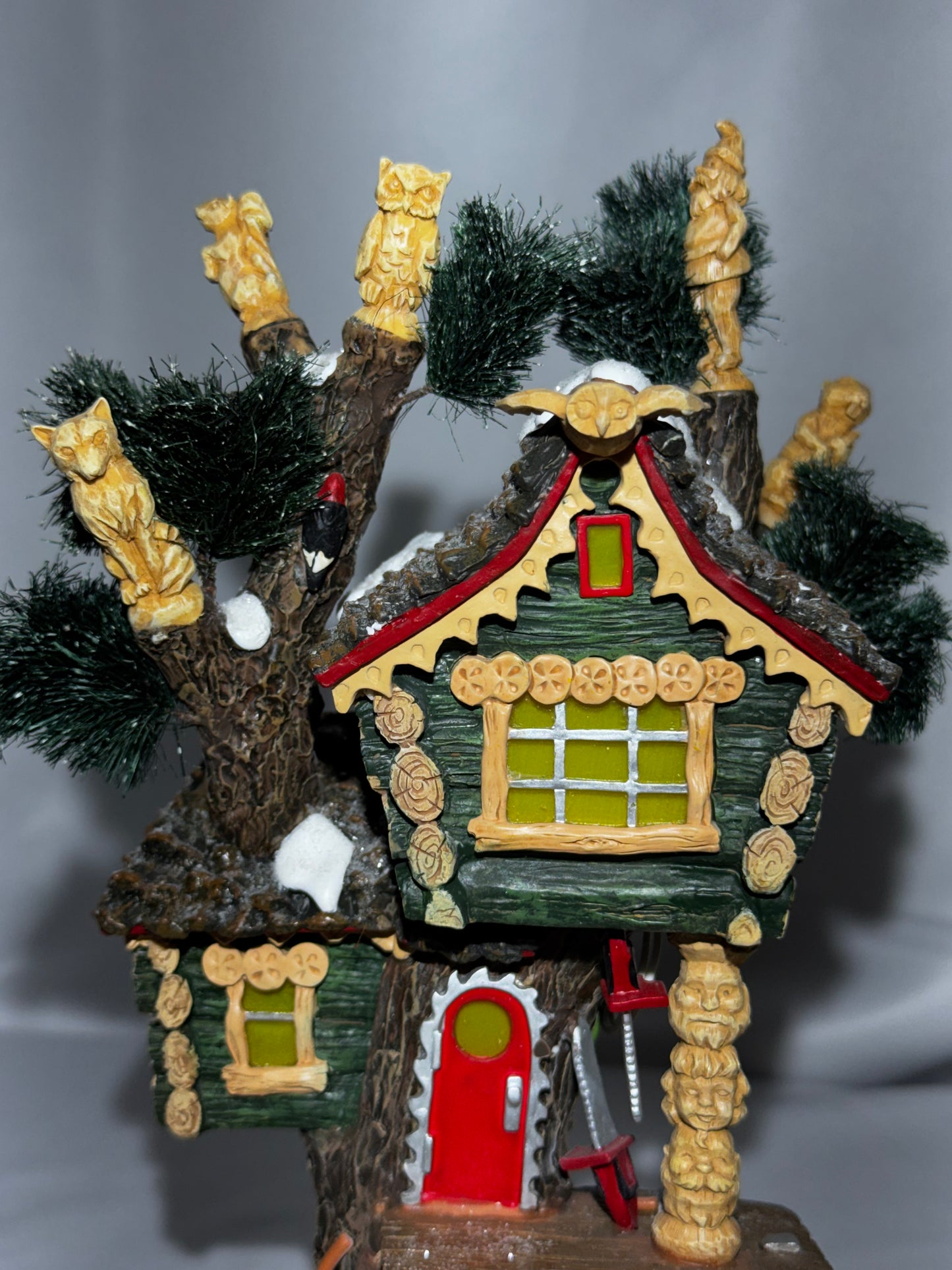 Department 56 North Pole Woods “Chisel McTimber Art Studio”