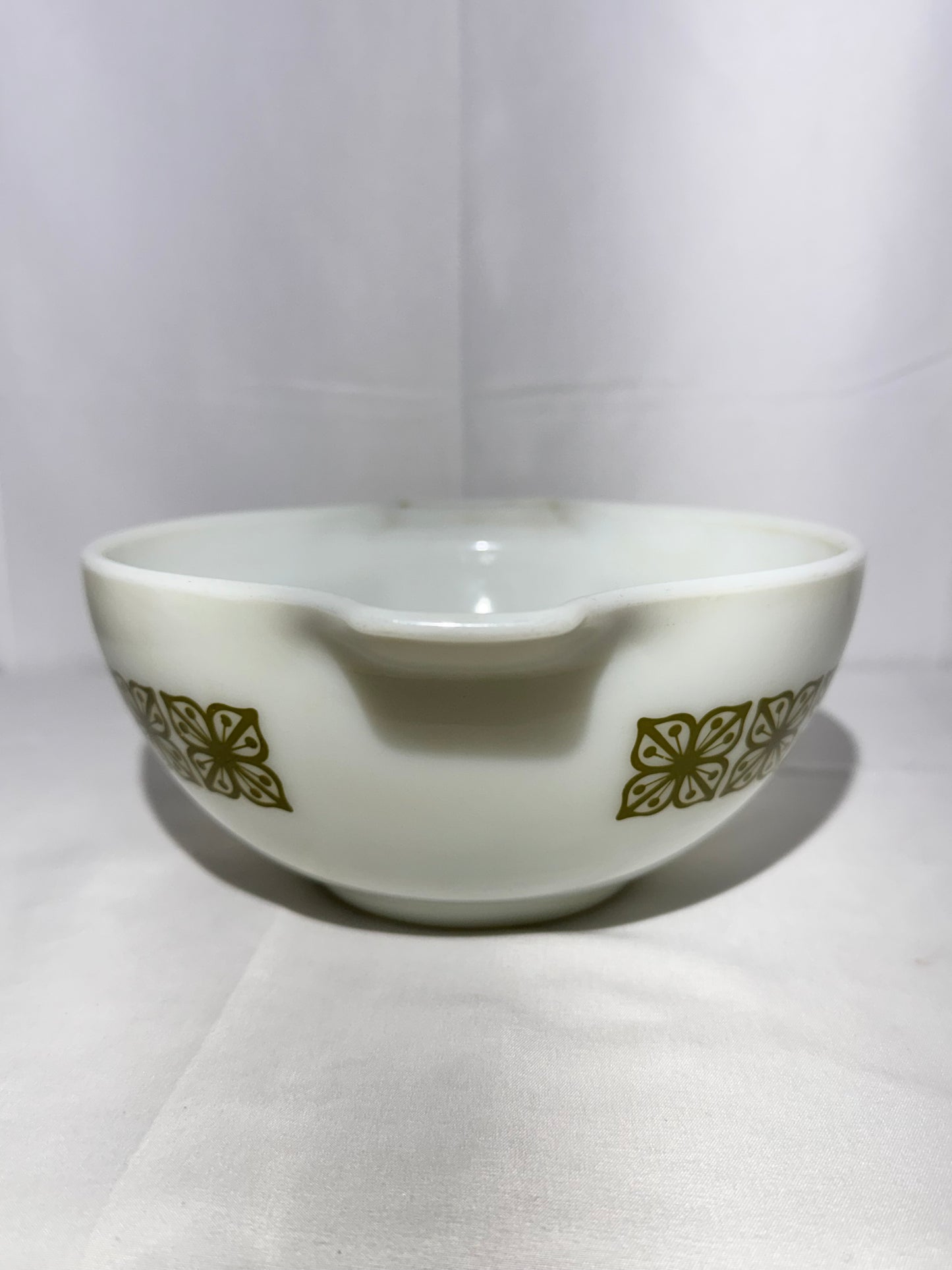 Vintage Pyrex 1.5 Qt Cinderella Bowl – Autumn Floral / Dutch Clover (Verde Square Flowers) – #442